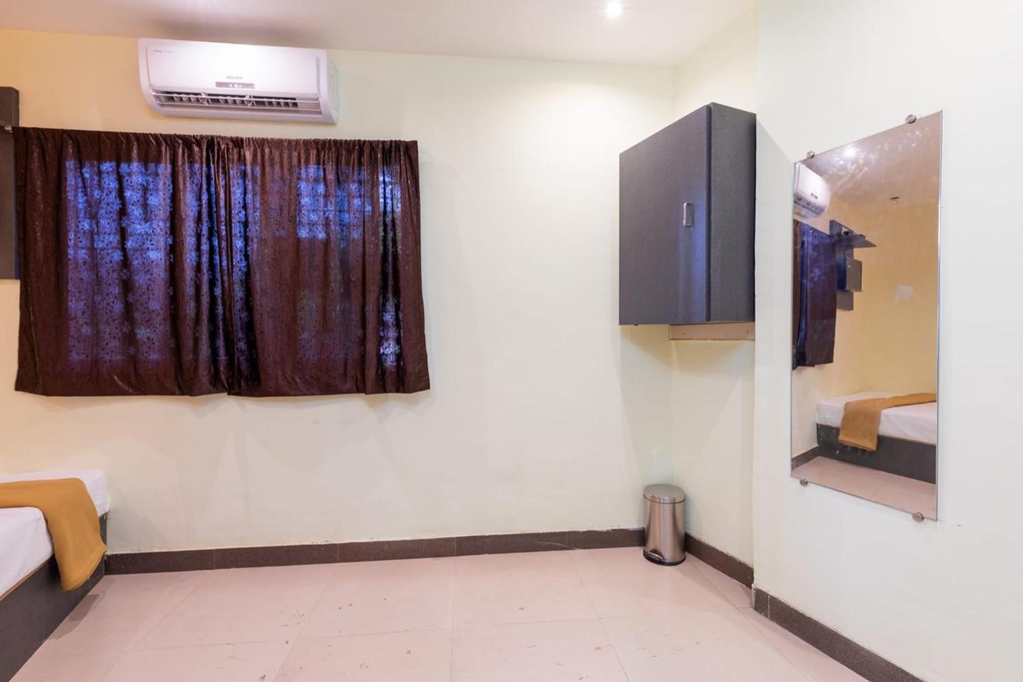 Hotel Shera Residency 2*