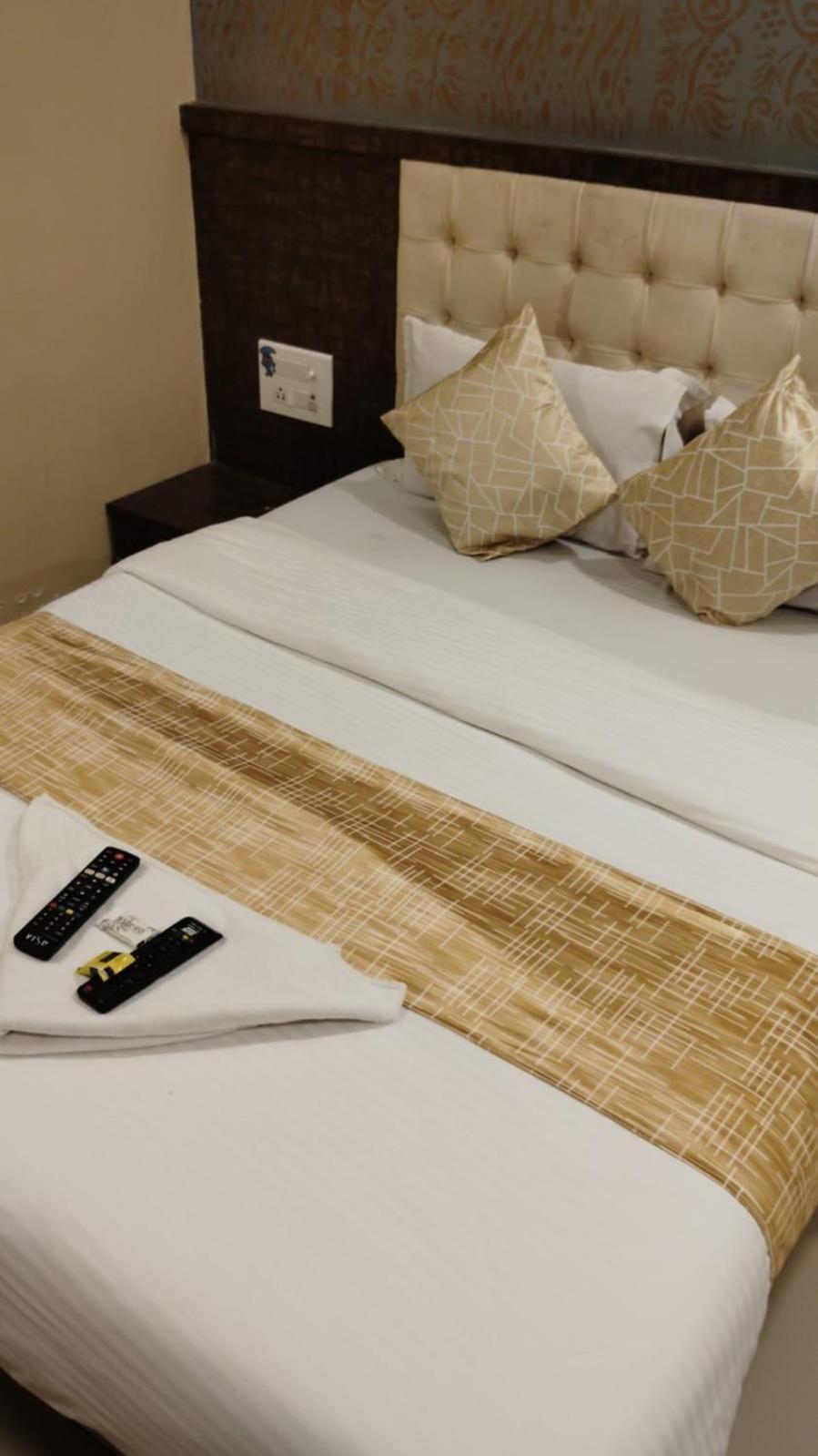 Hotel Crystal Park Near Nesco Exhibition Center *