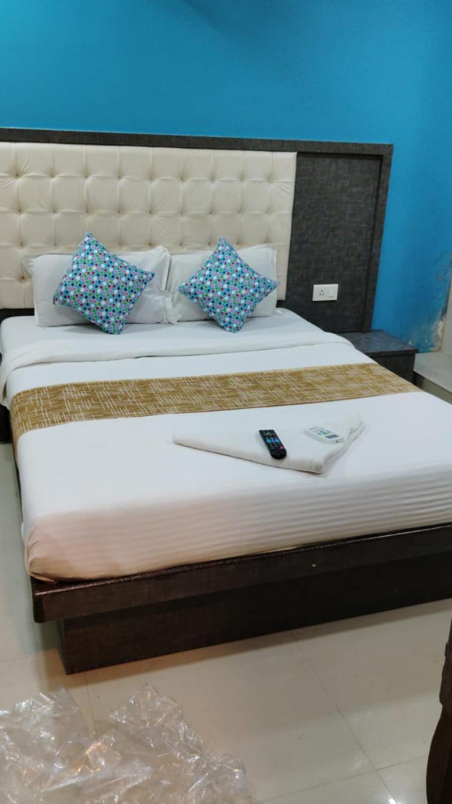 Crystal Park Near Nesco Exhibition Center * Mumbai