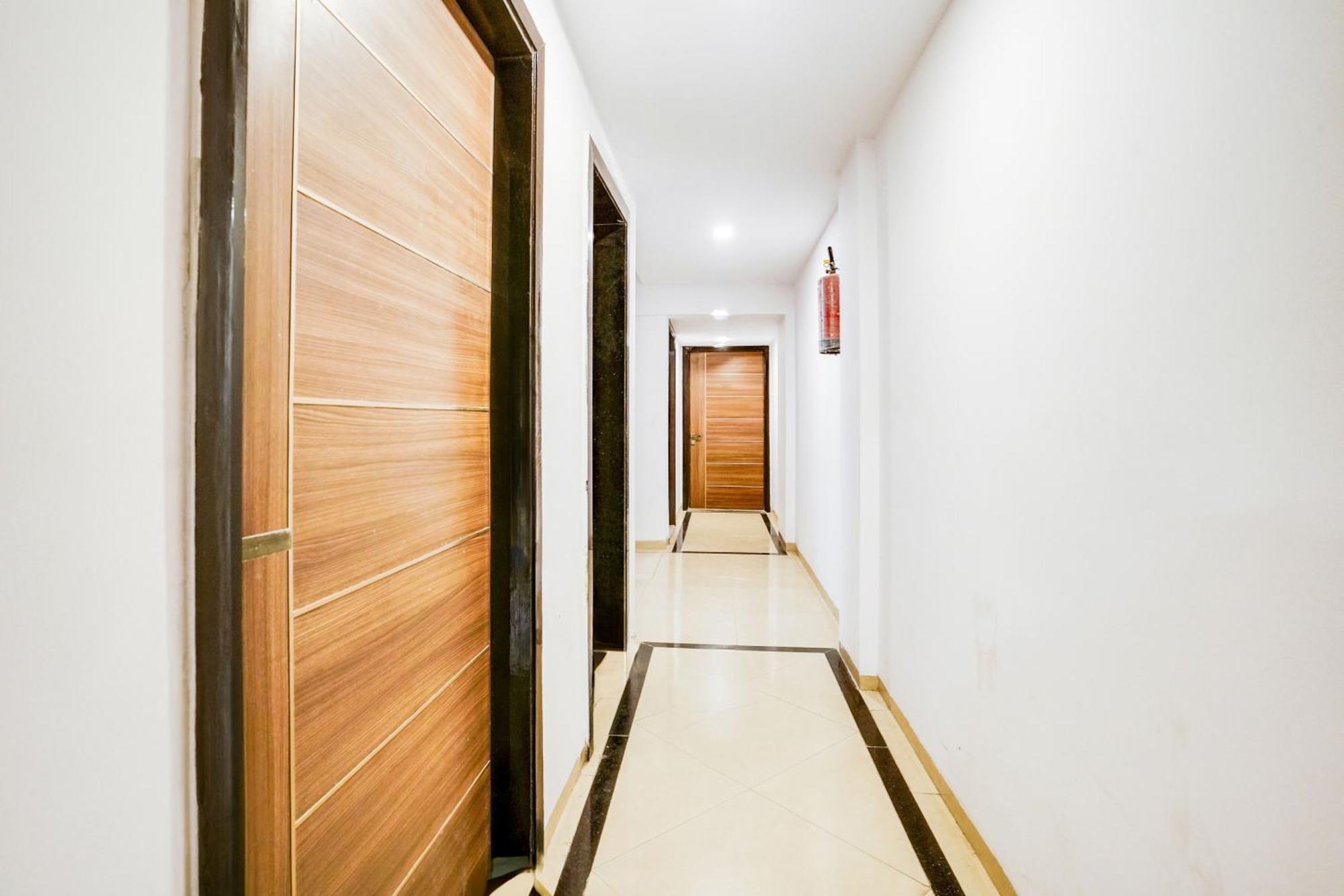 Super Townhouse Marol Near Airport Hotel