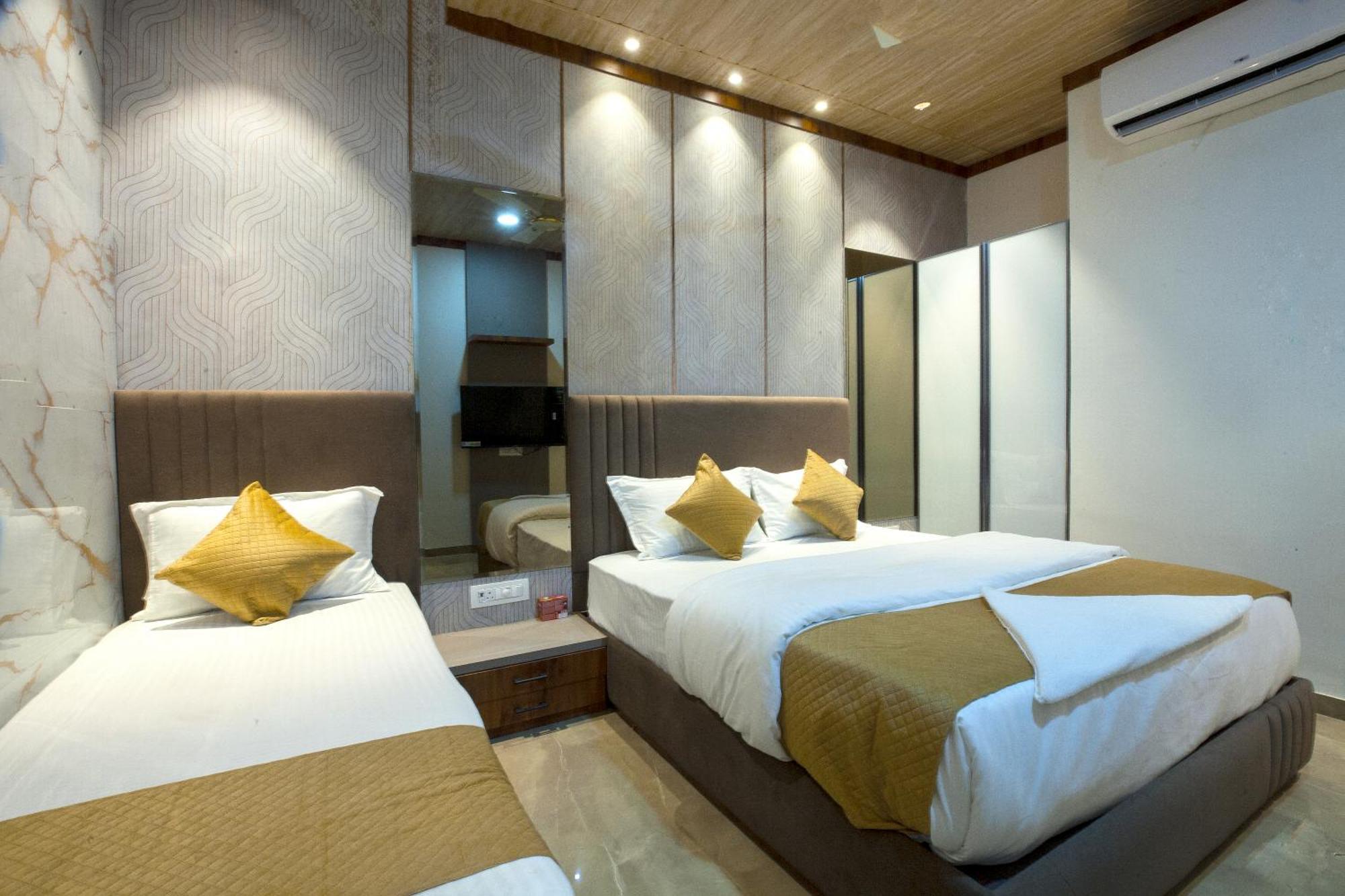 Nexus - Near Nesco Hotel 3*