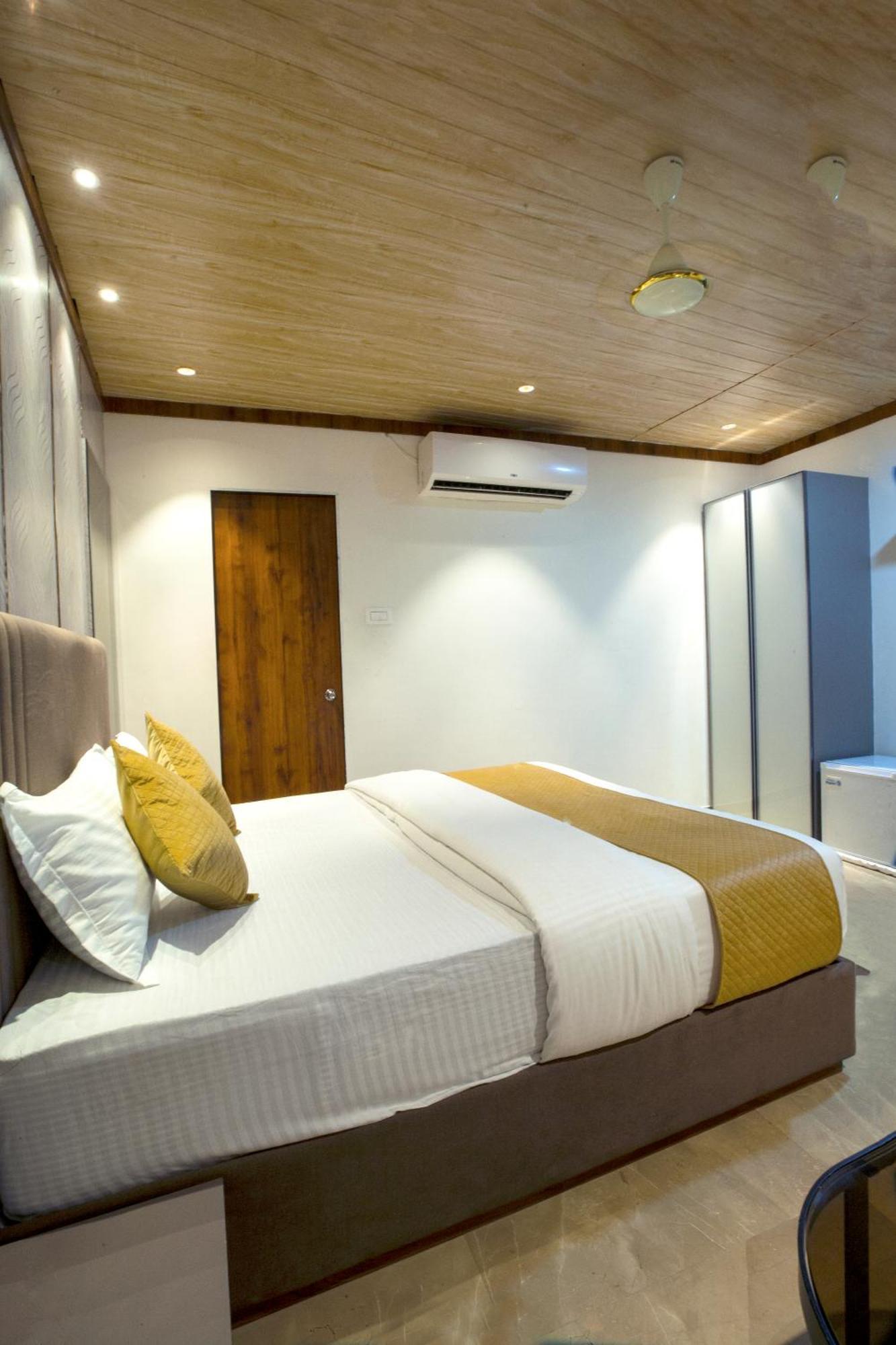 Nexus - Near Nesco Hotel 3*
