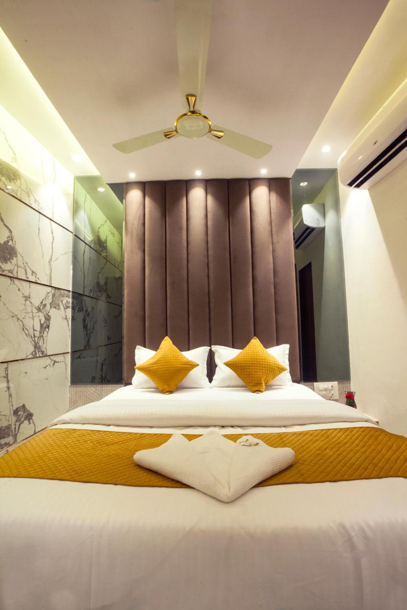 Nexus - Near Nesco Hotel 3*