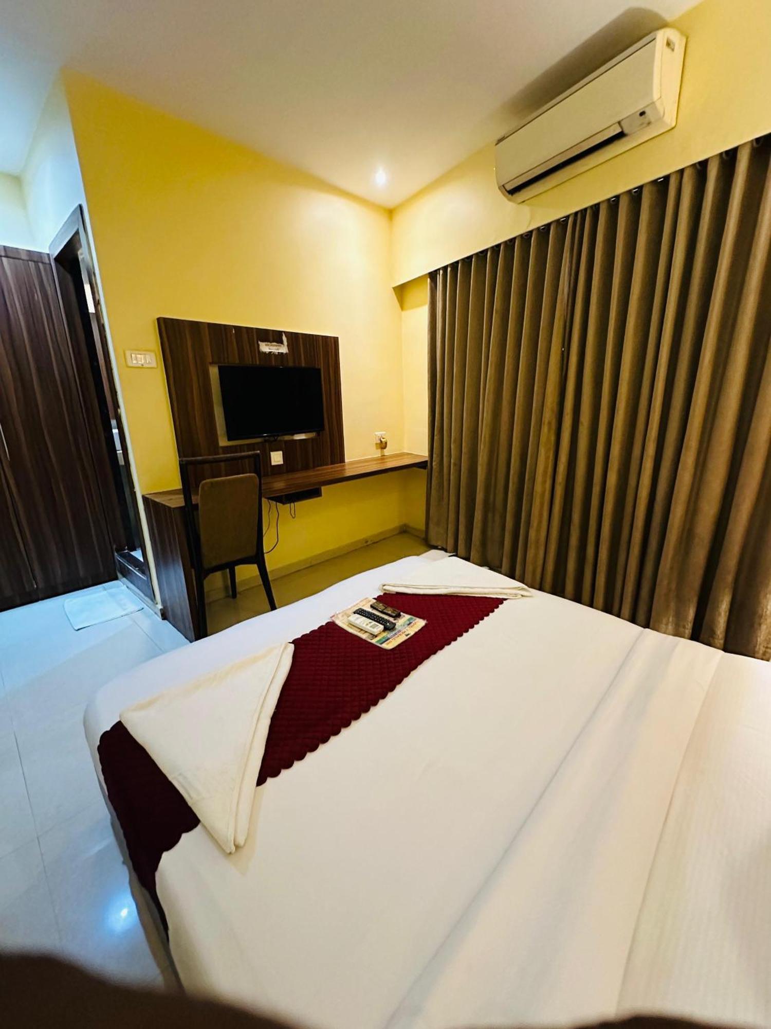 Hotel Emerald Inn Mumbai Hotel