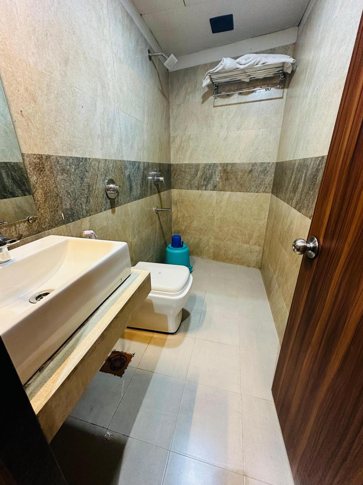 Hotel Emerald Inn Mumbai