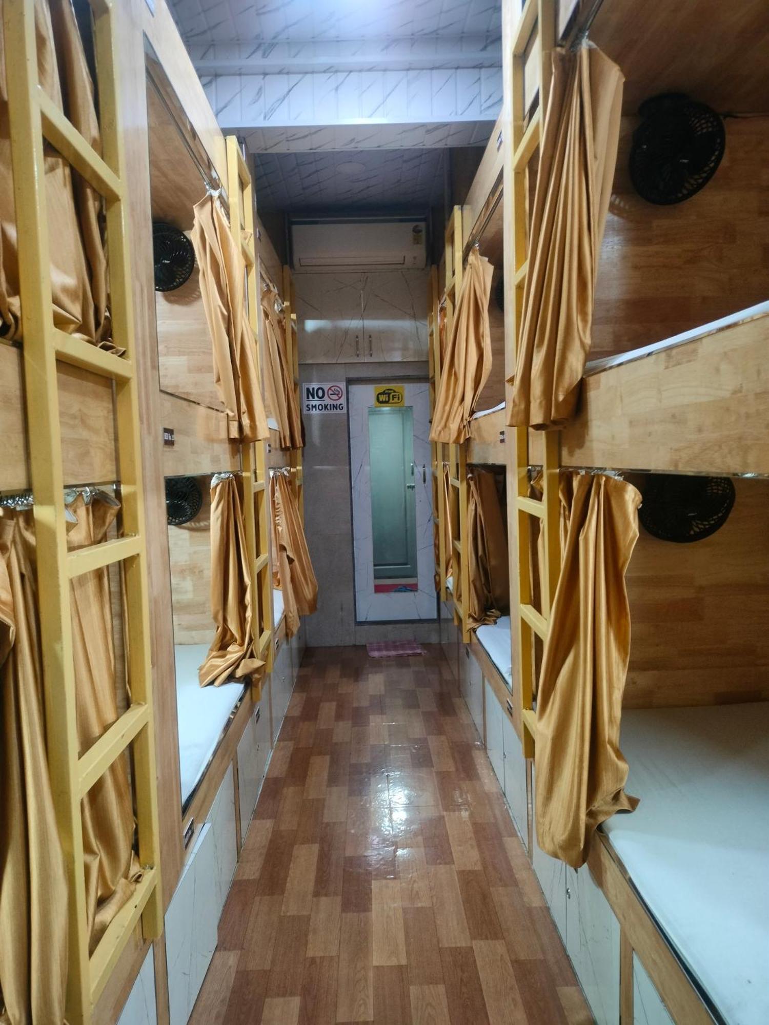 Hostel Breeze Bed Space