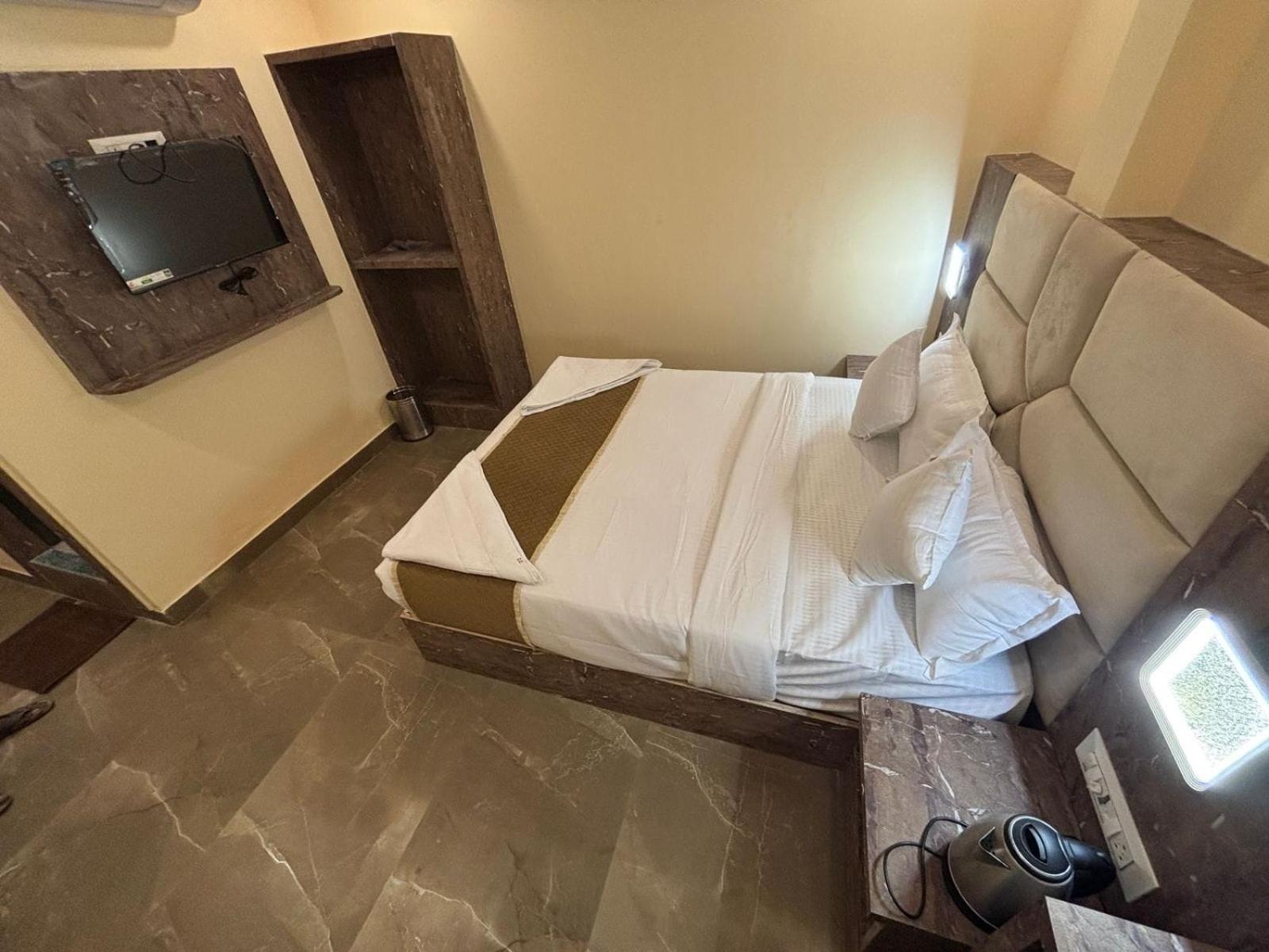 Hotel Crystal Castle Goregaon West Link Road, Mumbai Hotel Mumbai