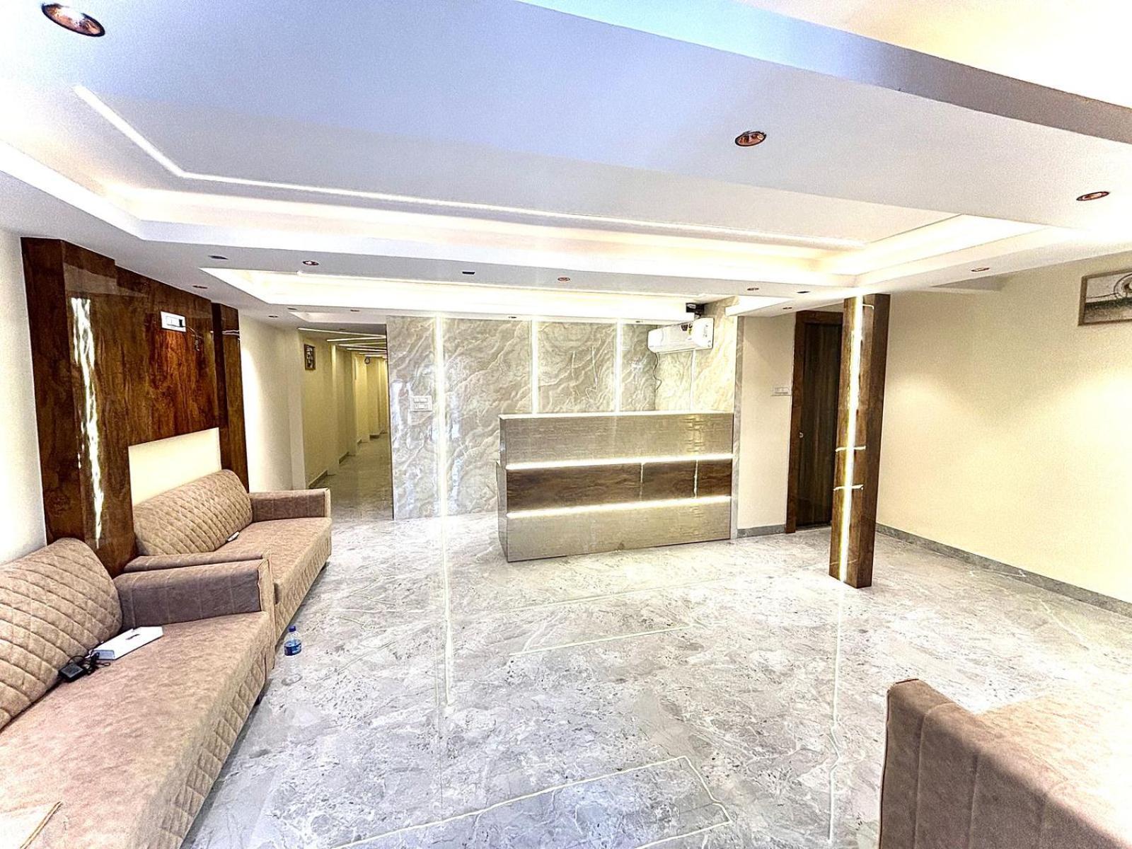 Hotel Crystal Castle Goregaon West Link Road, Mumbai 4* Mumbai