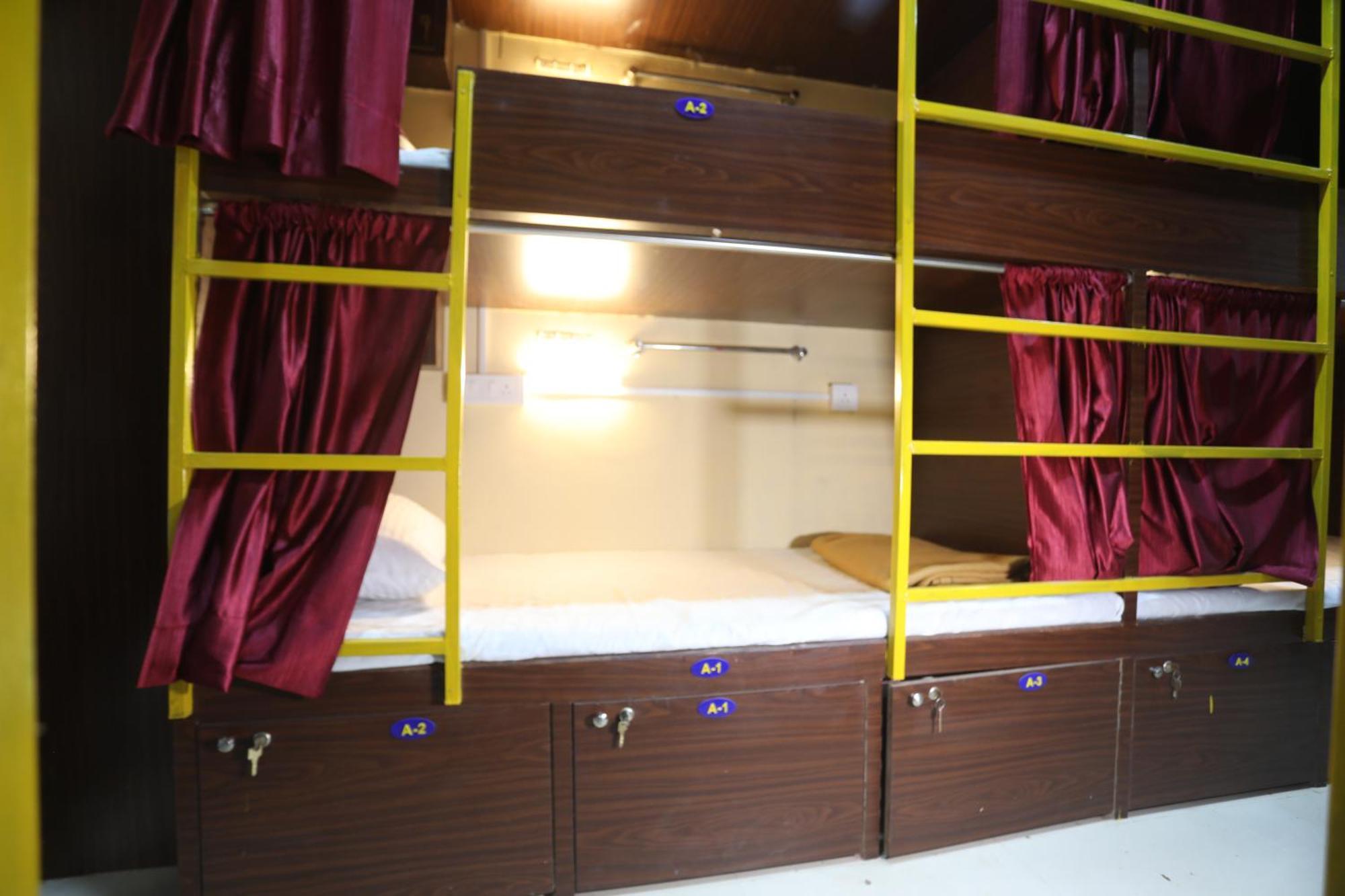 Hostel Mango Goregaon & Pg *