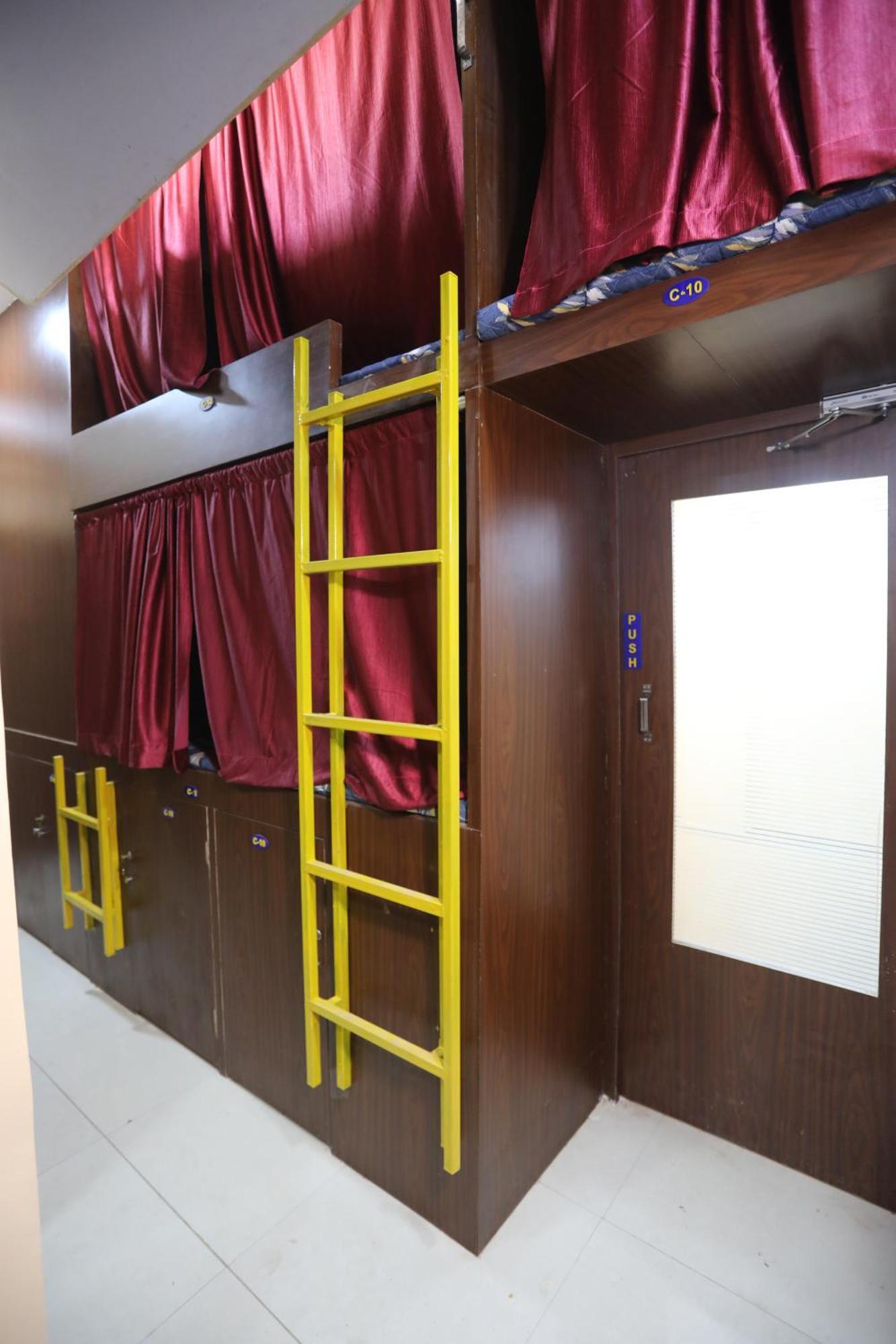 Mango Goregaon & Pg Hostel