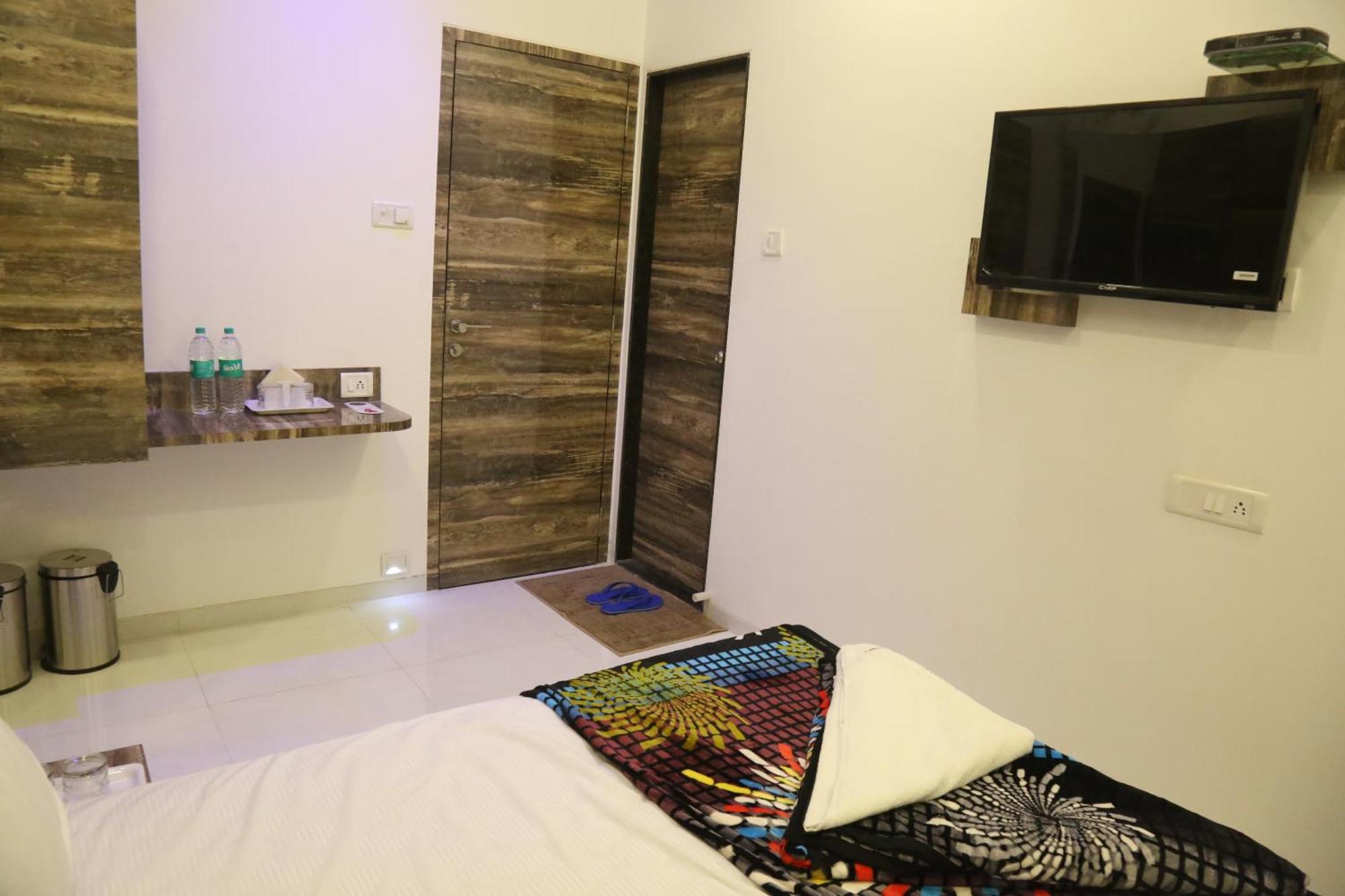 Hotel Magnum Airport T-2 Mumbai
