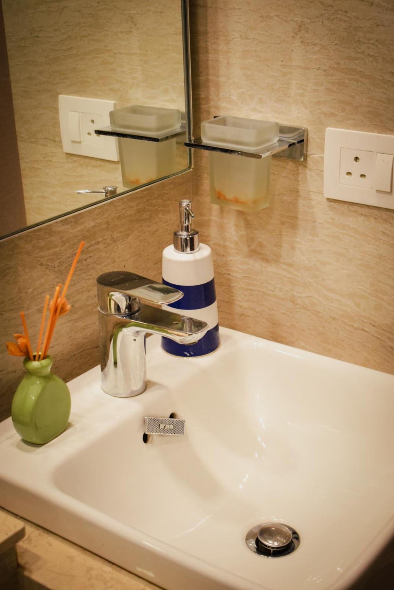 Trendy1br+smart Kitchen +living Room+1.5 Toilets Mumbai