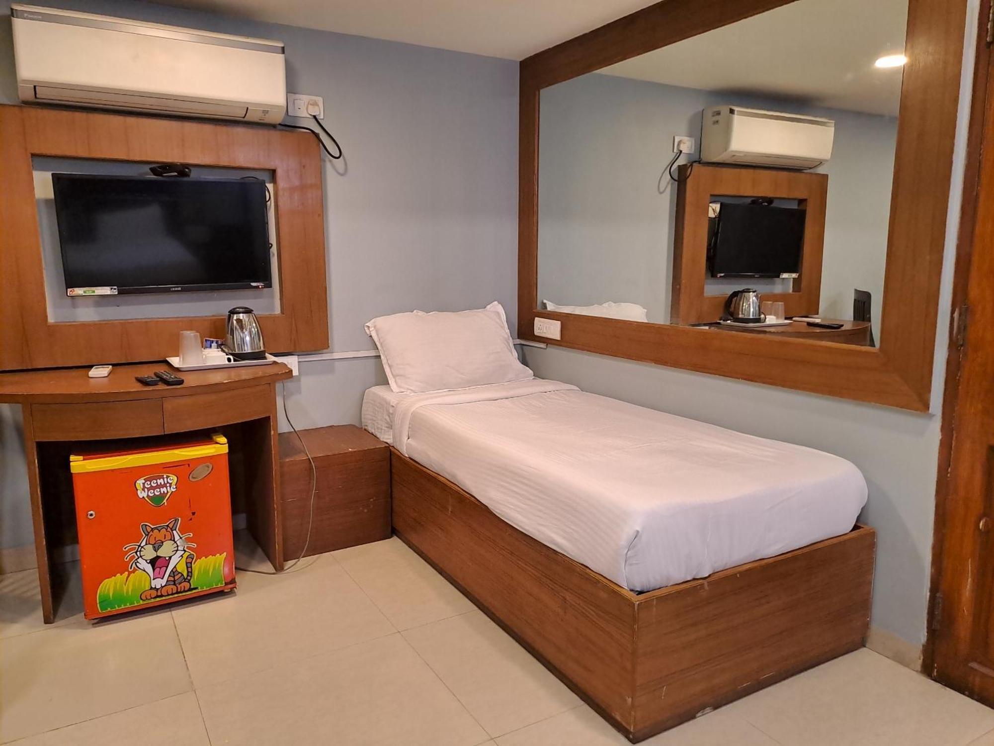 Cruz Royale Hotel 3*