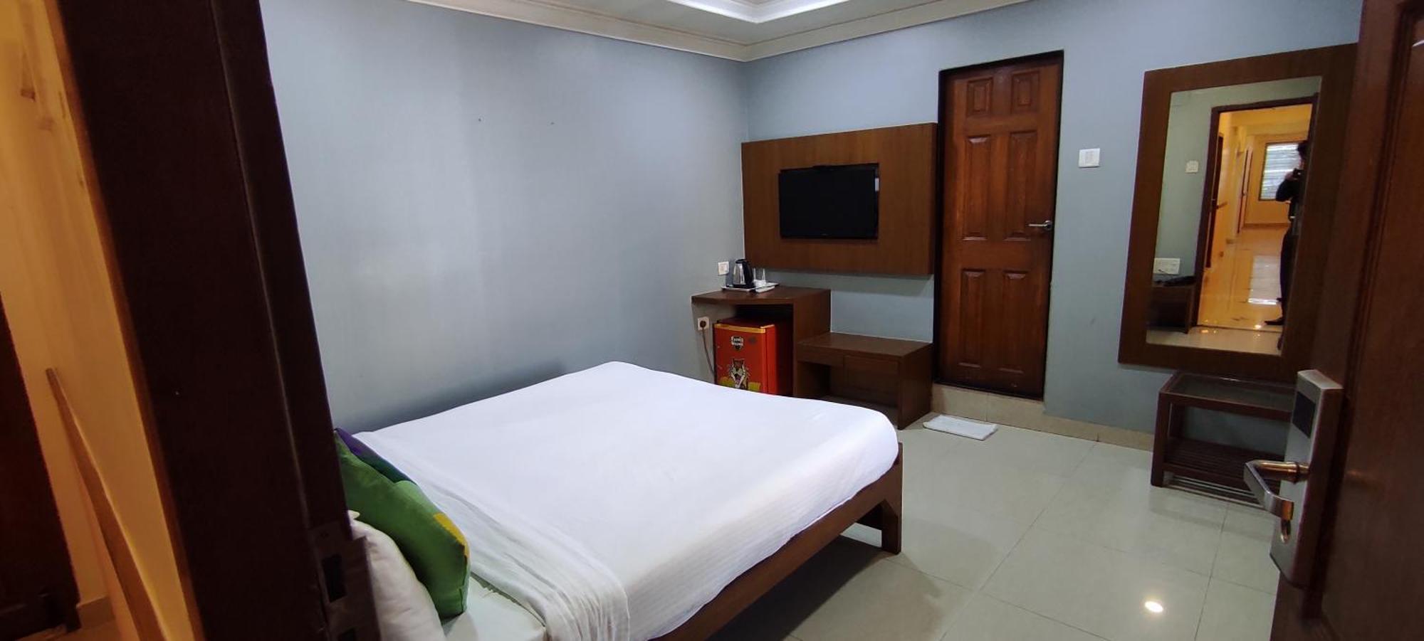Cruz Royale Hotel