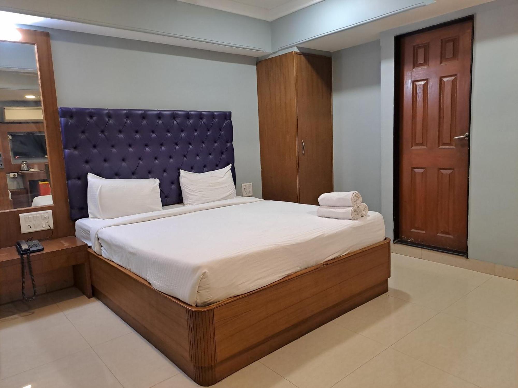 Cruz Royale Hotel 3*