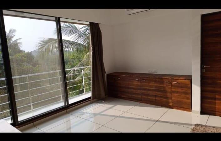 Luxurious 4bhk In Kandivli Spacious Scenic And Family Friendly Apartment