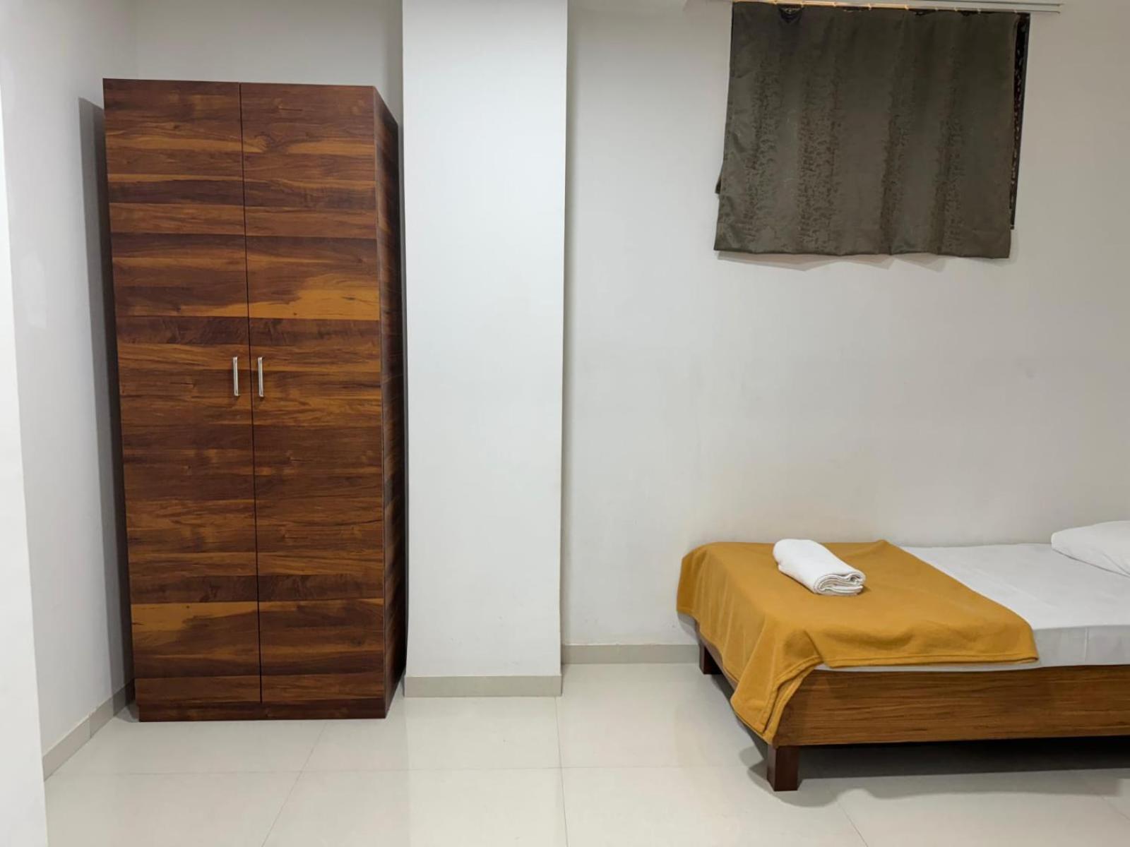 Luxurious 4bhk In Kandivli Spacious Scenic And Family Friendly