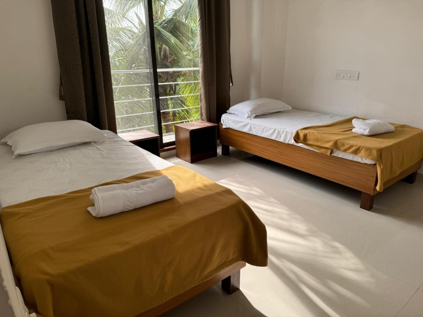 Apartment Luxurious 4bhk In Kandivli Spacious Scenic And Family Friendly *