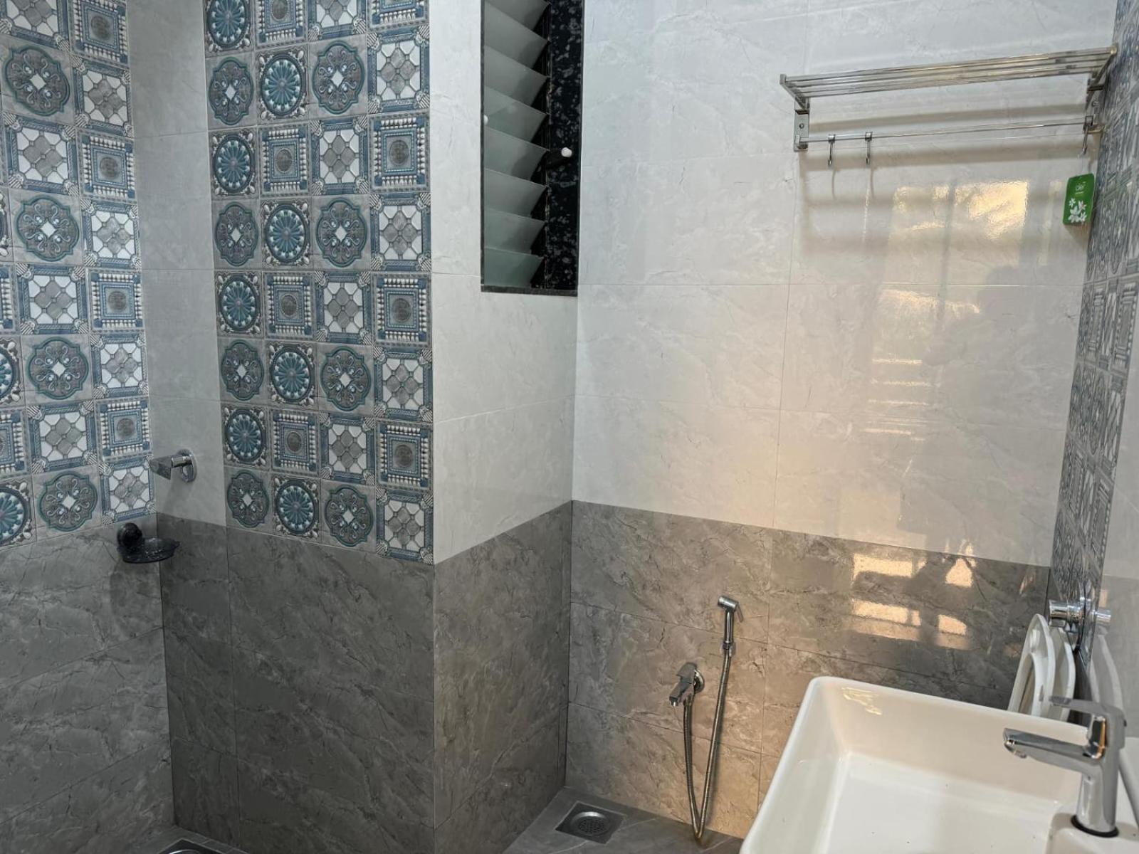 Apartment Luxurious 4bhk In Kandivli Spacious Scenic And Family Friendly Mumbai