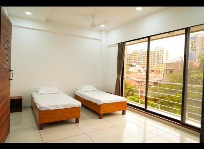 Apartment Luxurious 4bhk In Kandivli Spacious Scenic And Family Friendly Mumbai