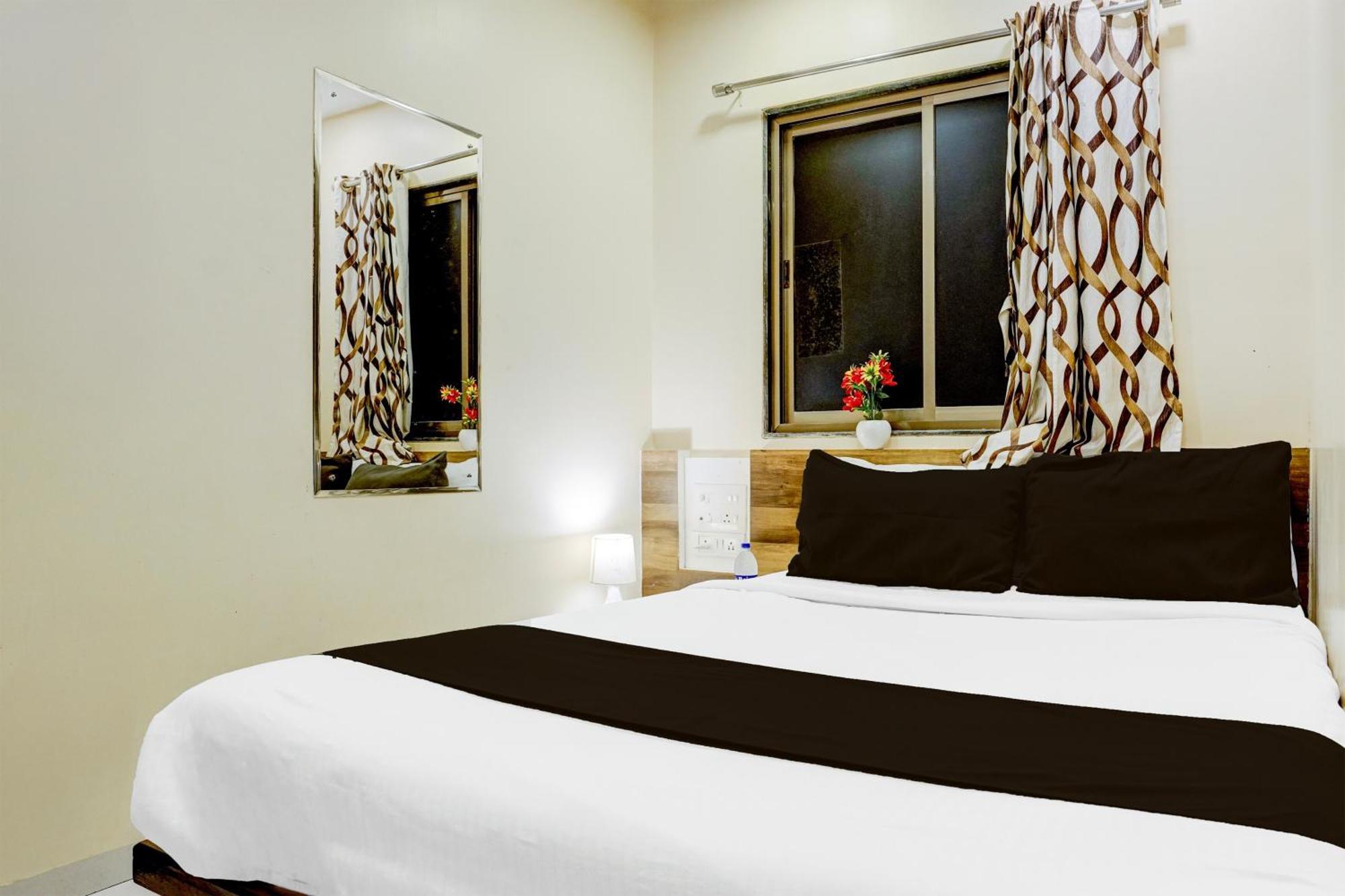 Hotel Super Collection O Airport Metro Andheri East 3*