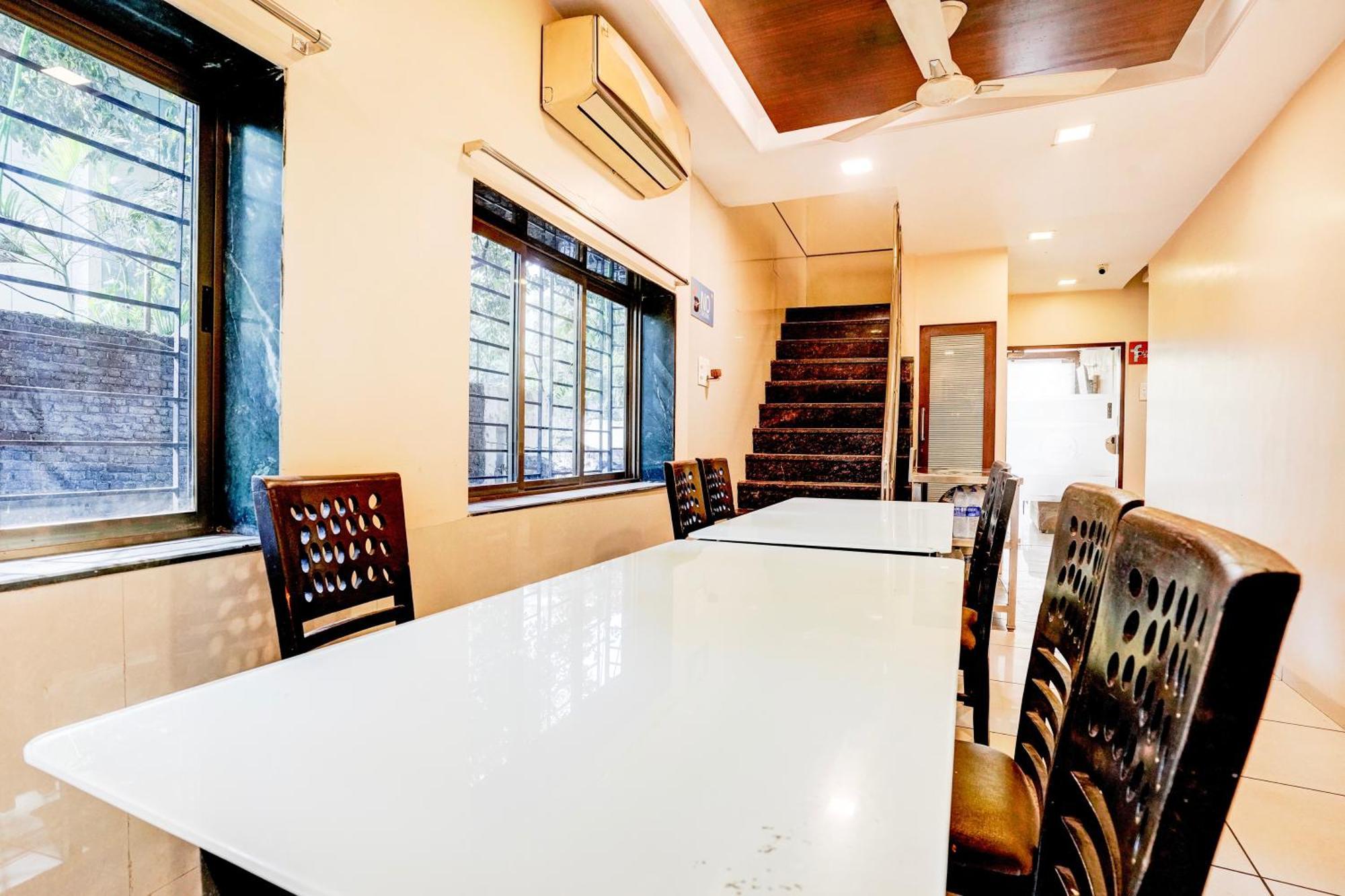 Hotel Super Collection O Airport Metro Andheri East
