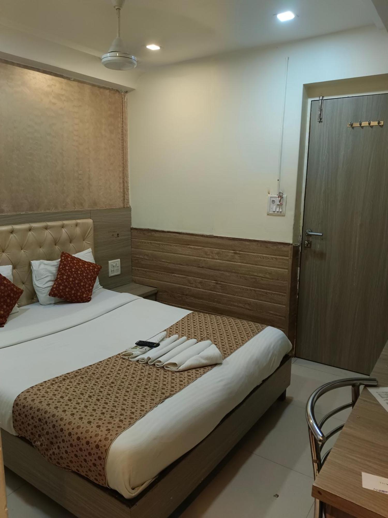 Time Gold Near Domestics Airport Guest house *