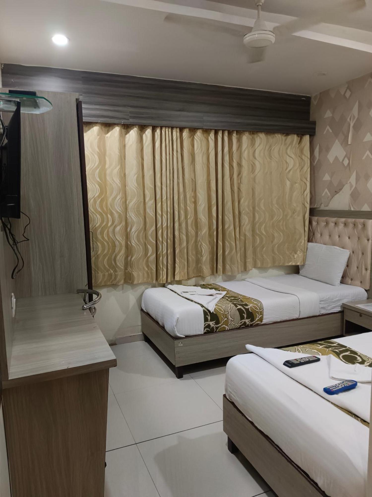 Time Gold Near Domestics Airport Guest house *