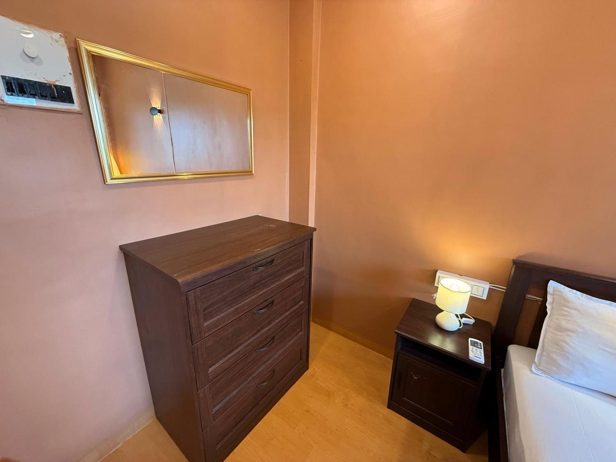 Elite 1 - 65'tv, Netflix&chill, Luxury 2bhk Apartment *