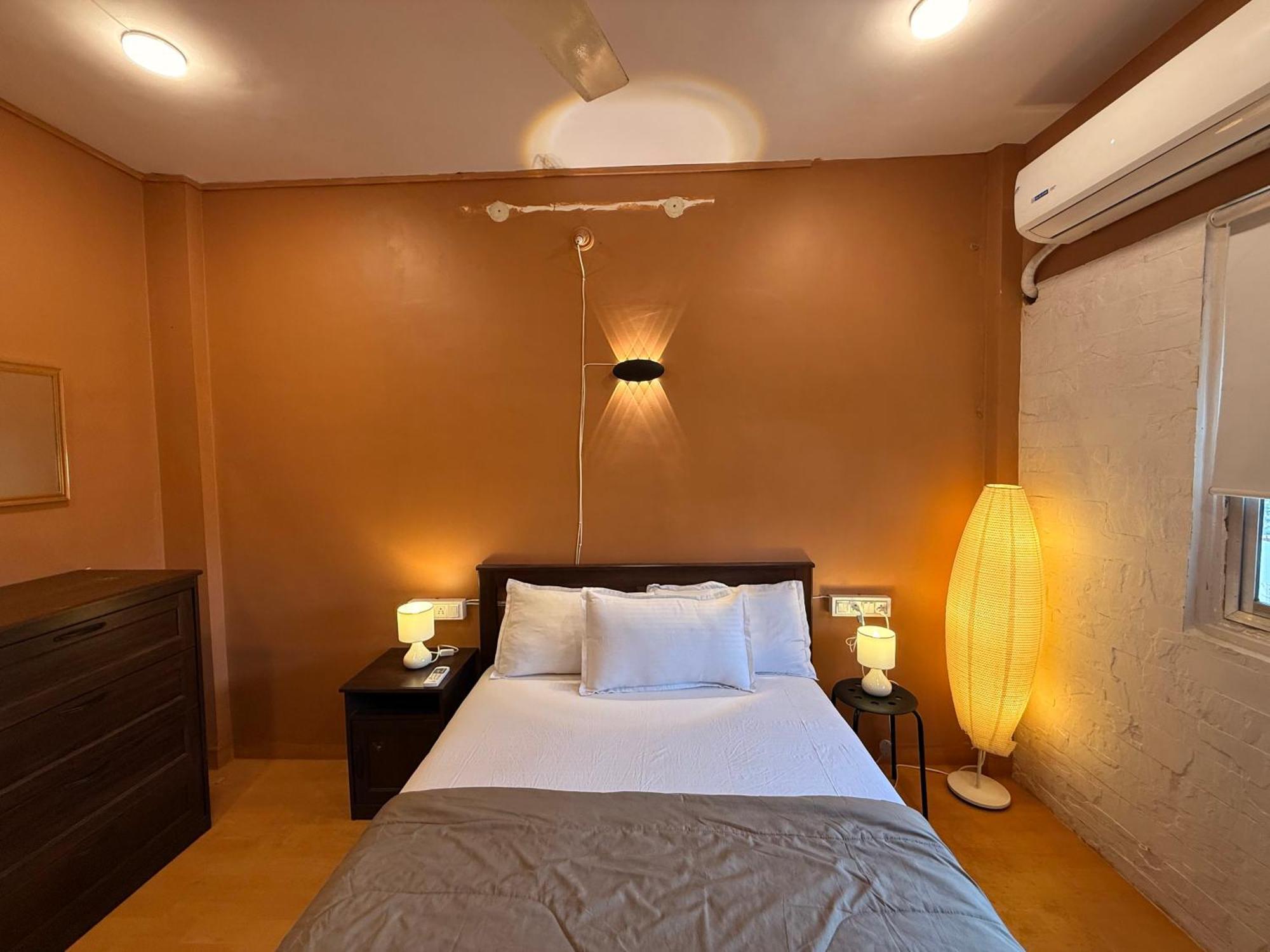 Elite 1 - 65'tv, Netflix&chill, Luxury 2bhk Apartment
