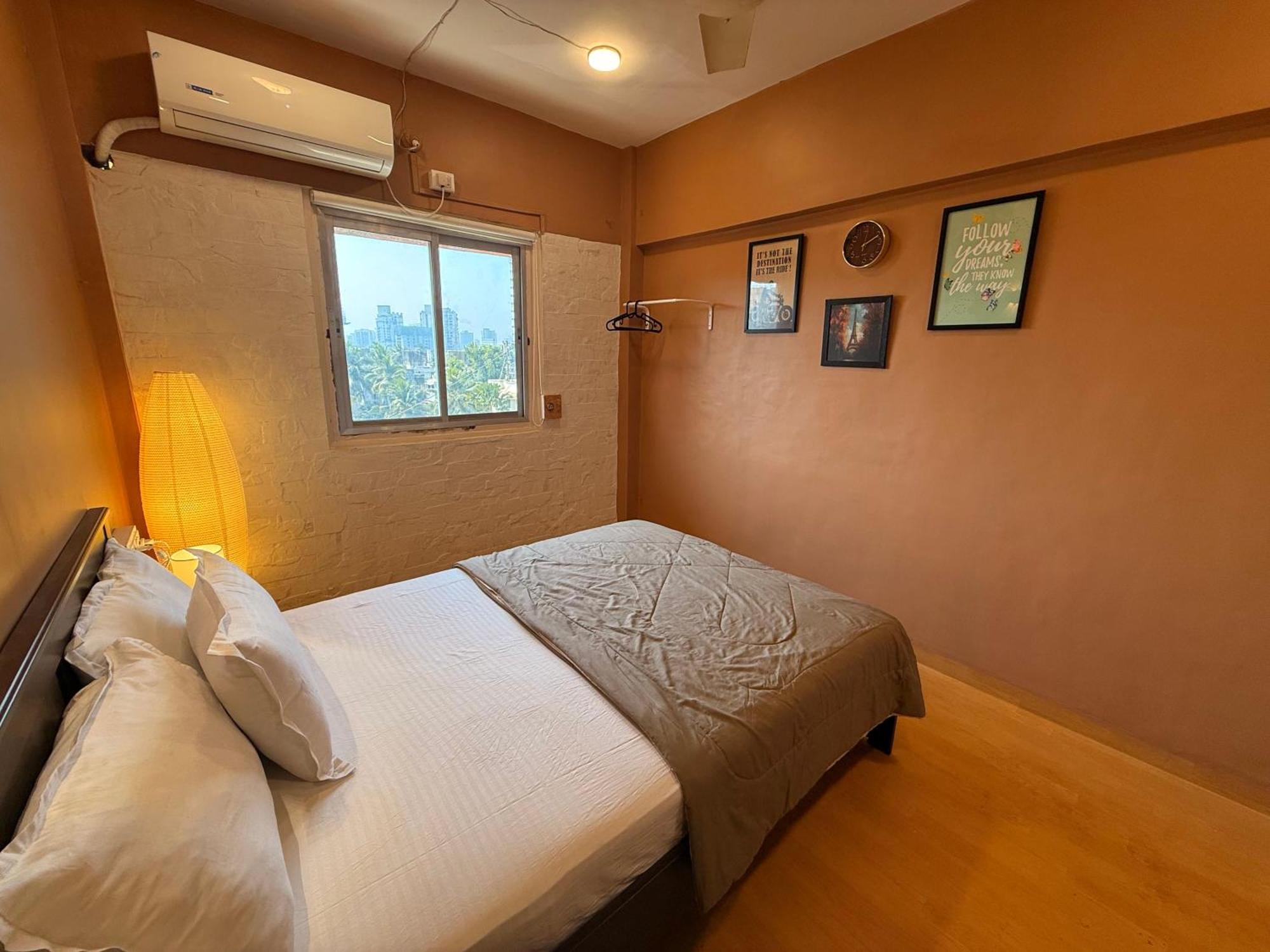 Elite 1 - 65'tv, Netflix&chill, Luxury 2bhk Apartment *