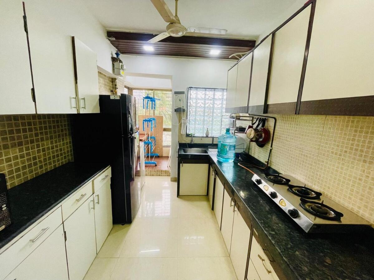 Bandra View 2bhk At Hill Road Apartment