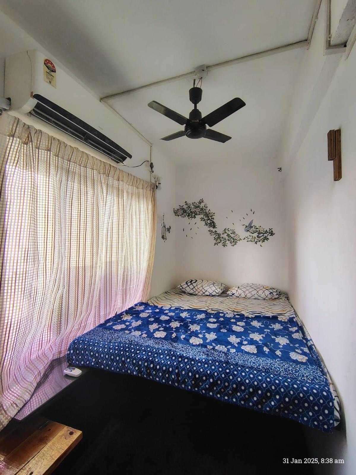 Apartment Cozy Camper Van Styled Studio Home *