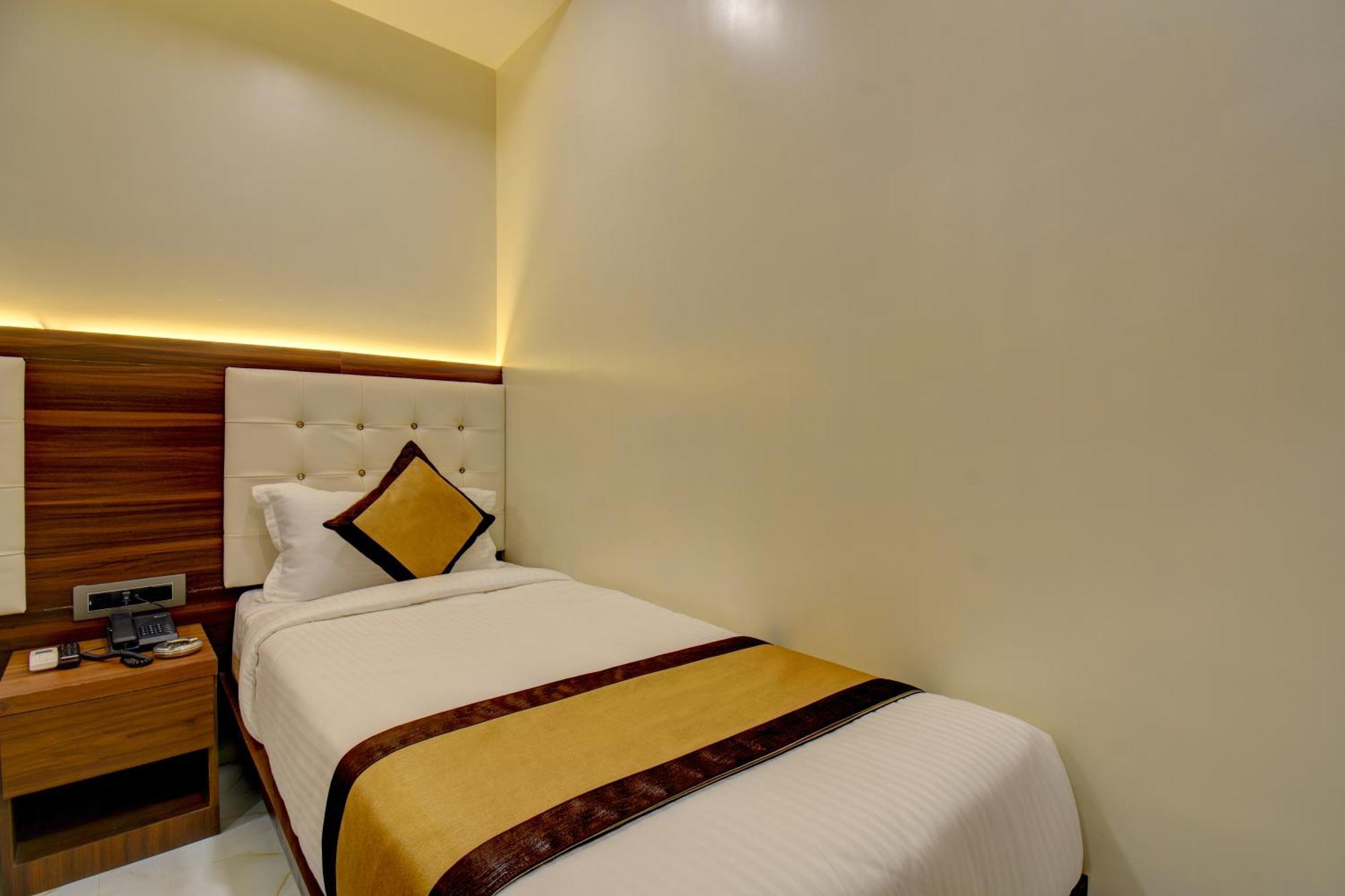 Hotel Majestic Crest Sakinaka 3*