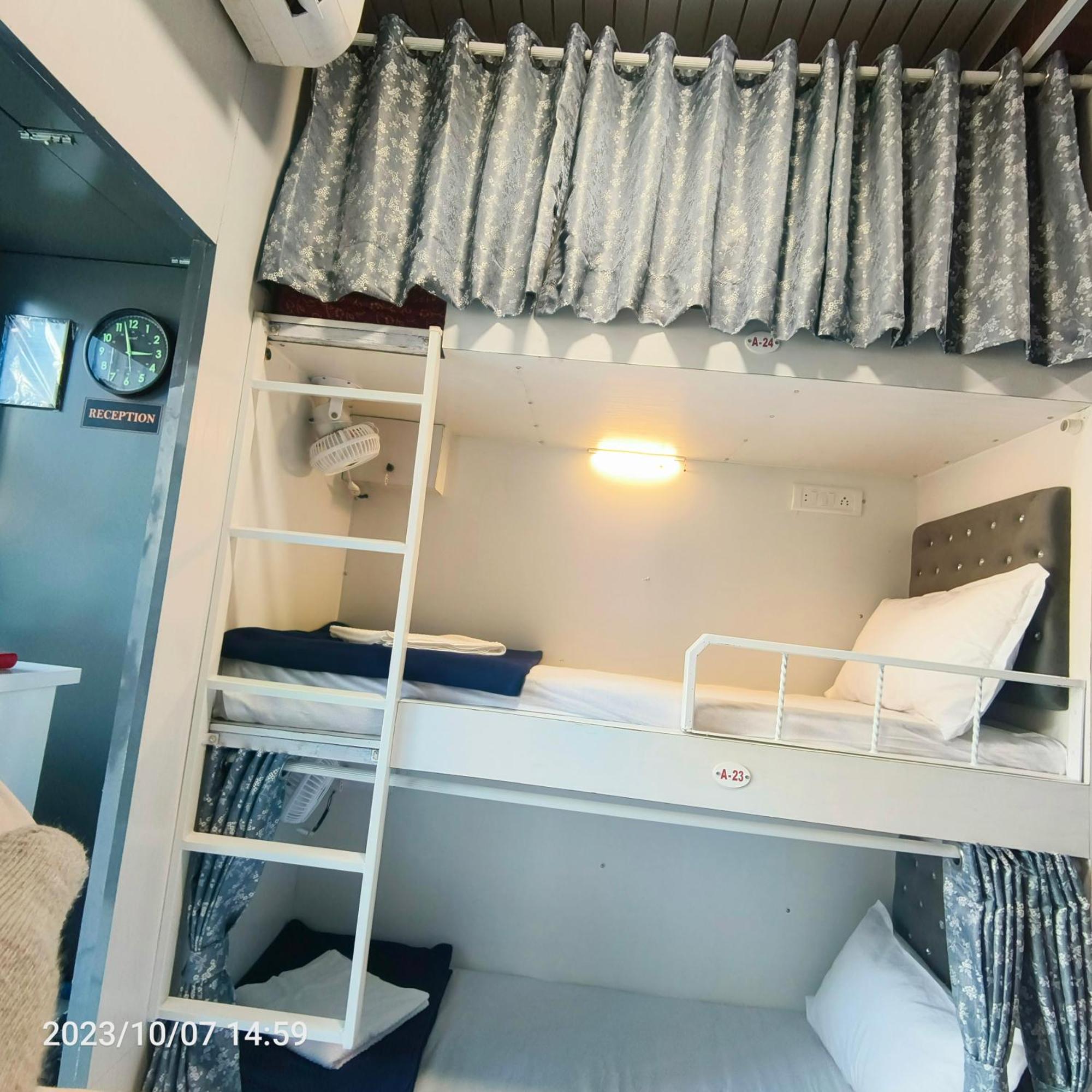 Guest house Marol Metro *