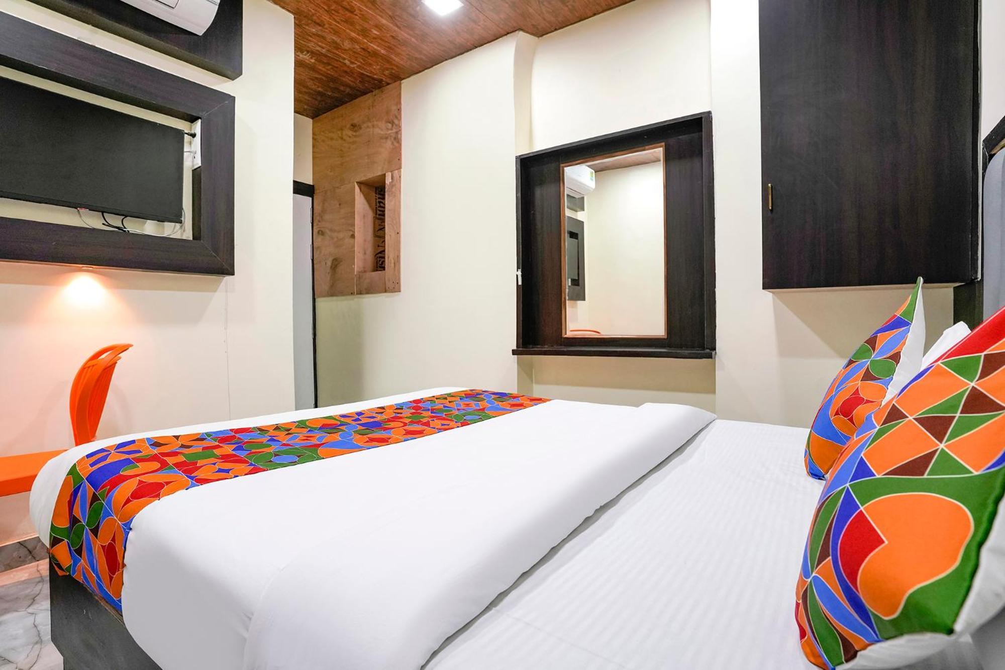 Fabexpress Gulshan Grand - Nr Gateway Of India Hotel 3*