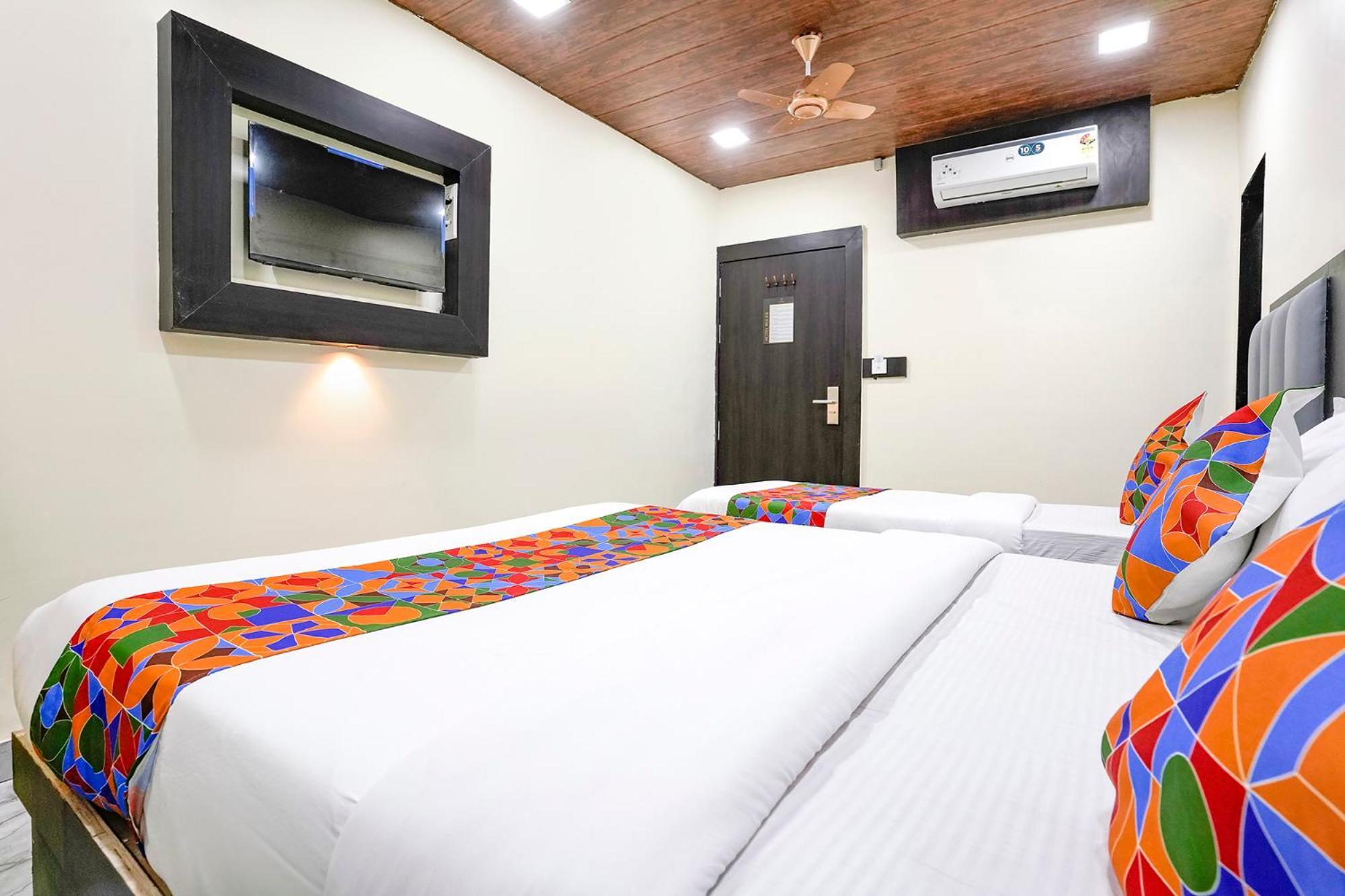 Hotel Fabexpress Gulshan Grand - Nr Gateway Of India 3*