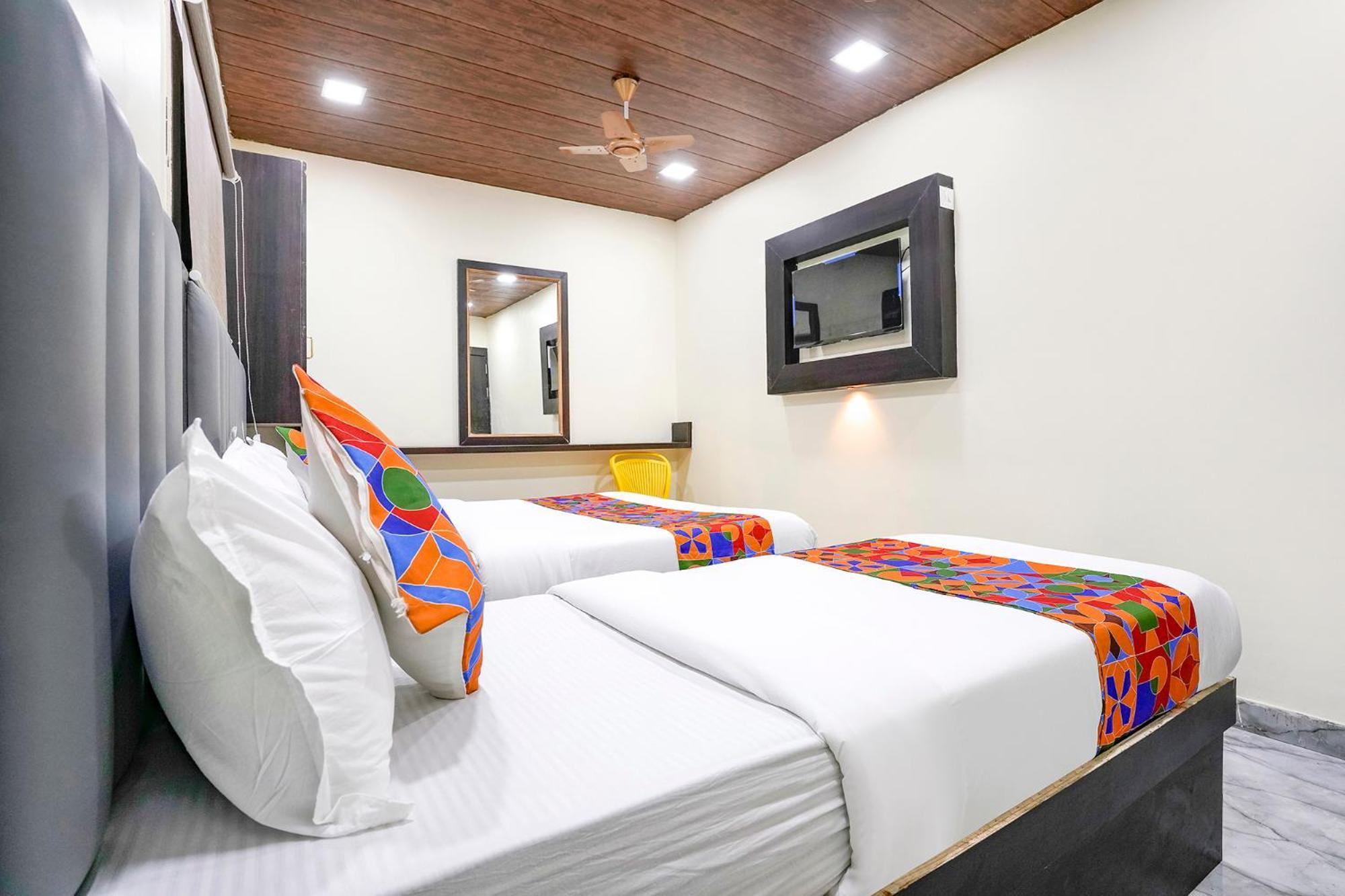 Fabexpress Gulshan Grand - Nr Gateway Of India Mumbai