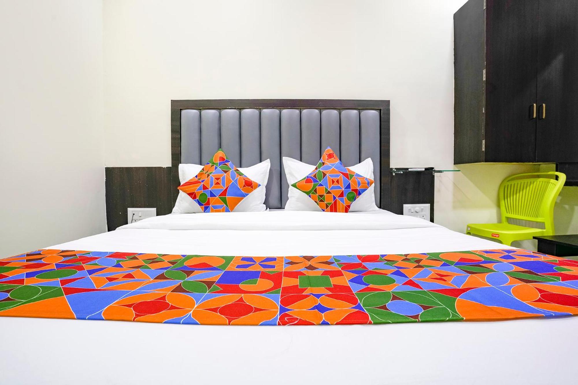 Fabexpress Gulshan Grand - Nr Gateway Of India Hotel 3*