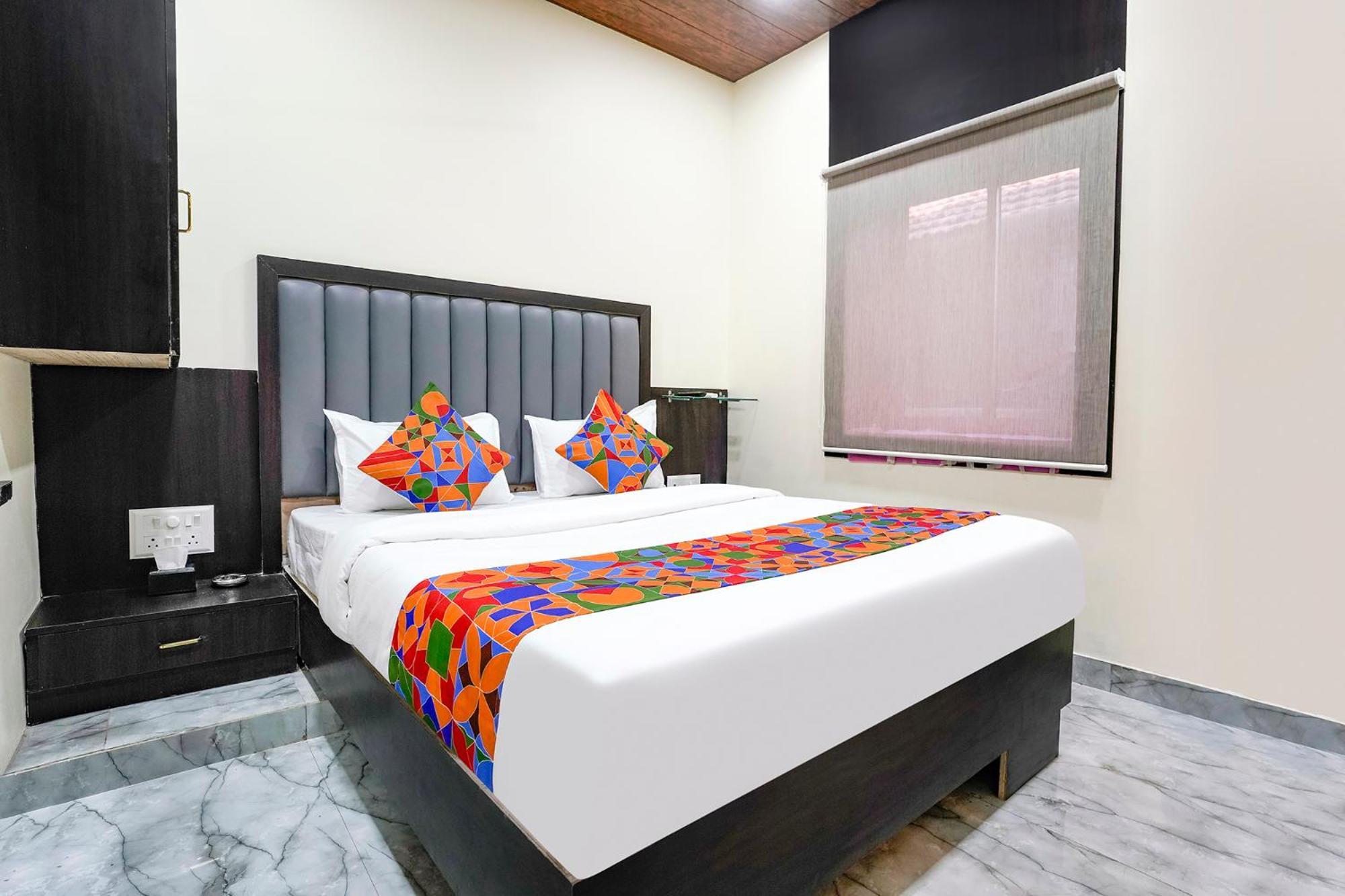 Hotel Fabexpress Gulshan Grand - Nr Gateway Of India 3*