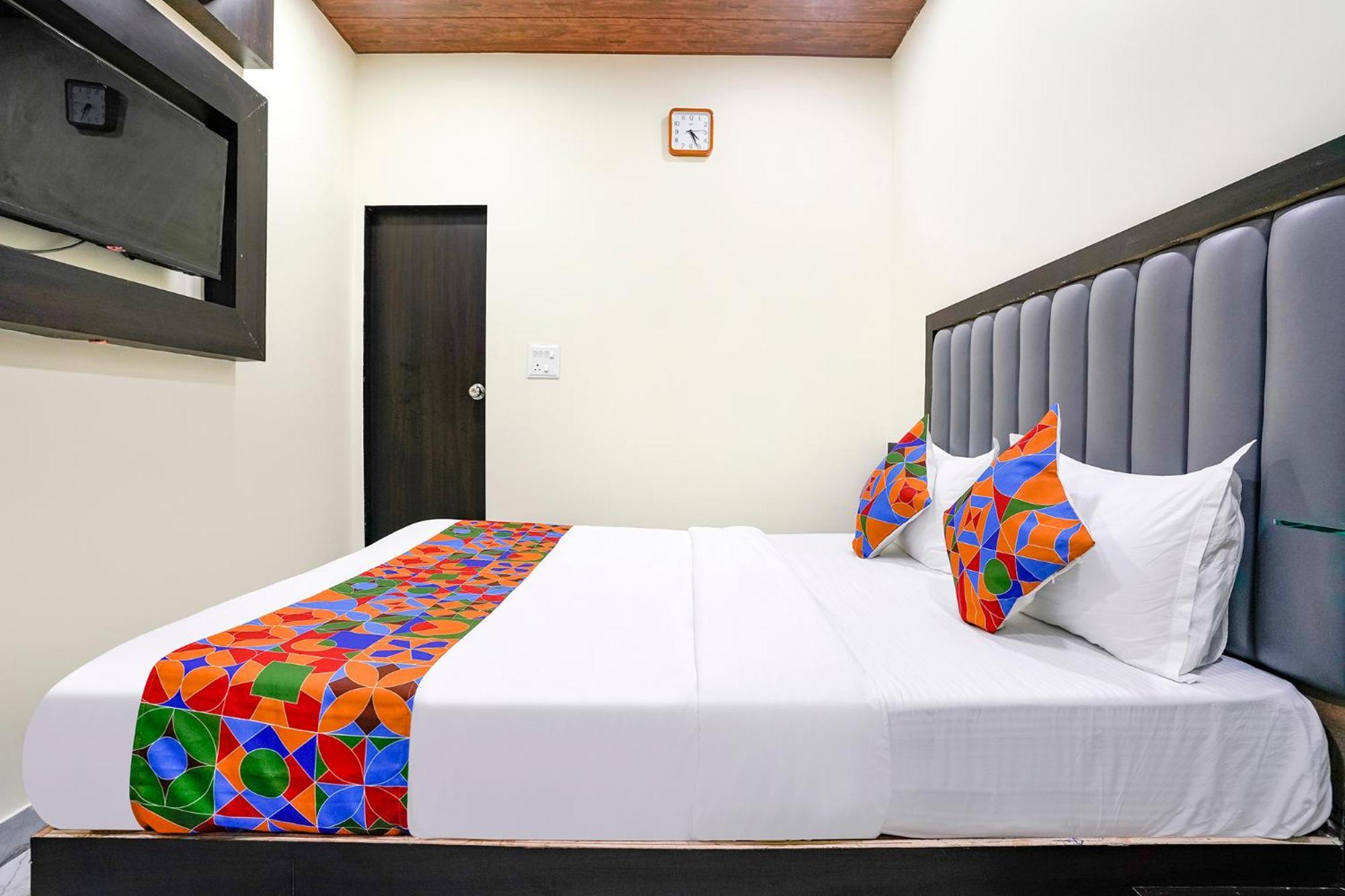 Fabexpress Gulshan Grand - Nr Gateway Of India 3*