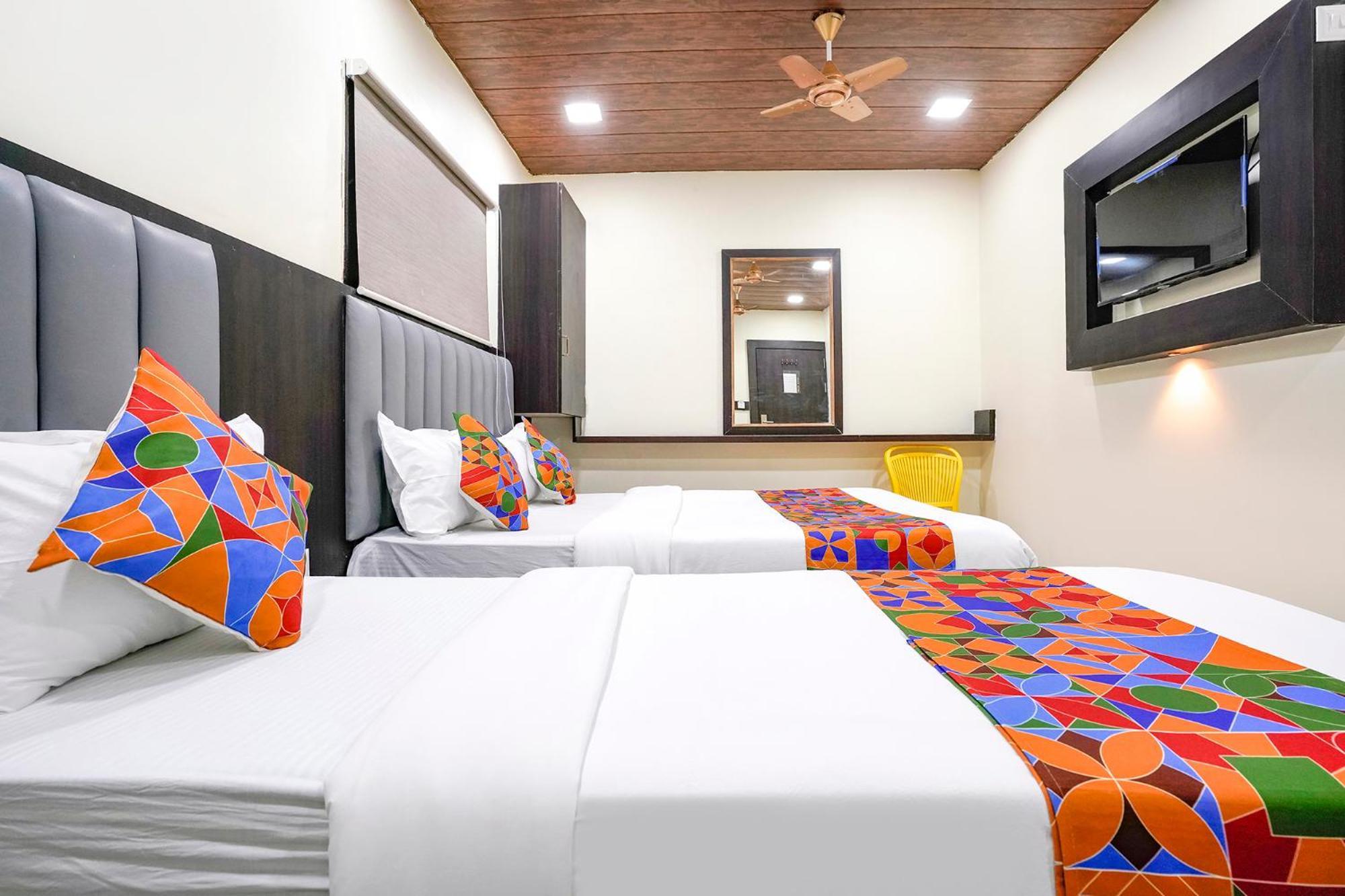 Fabexpress Gulshan Grand - Nr Gateway Of India Hotel