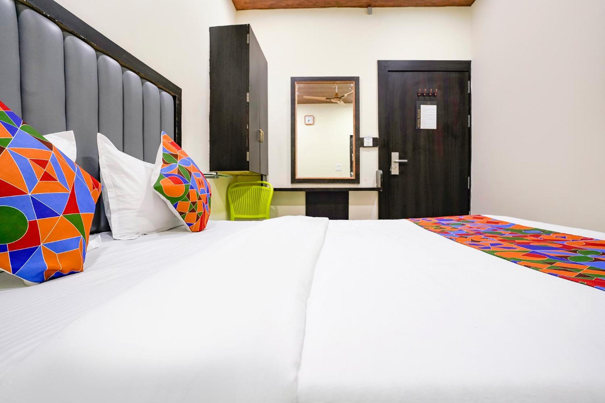 Hotel Fabexpress Gulshan Grand - Nr Gateway Of India 3*