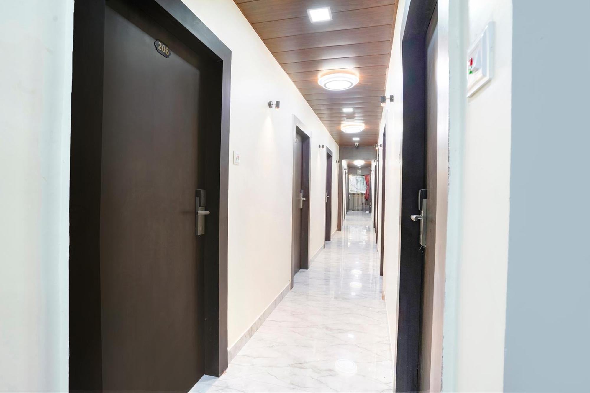 Fabexpress Gulshan Grand - Nr Gateway Of India Hotel Mumbai