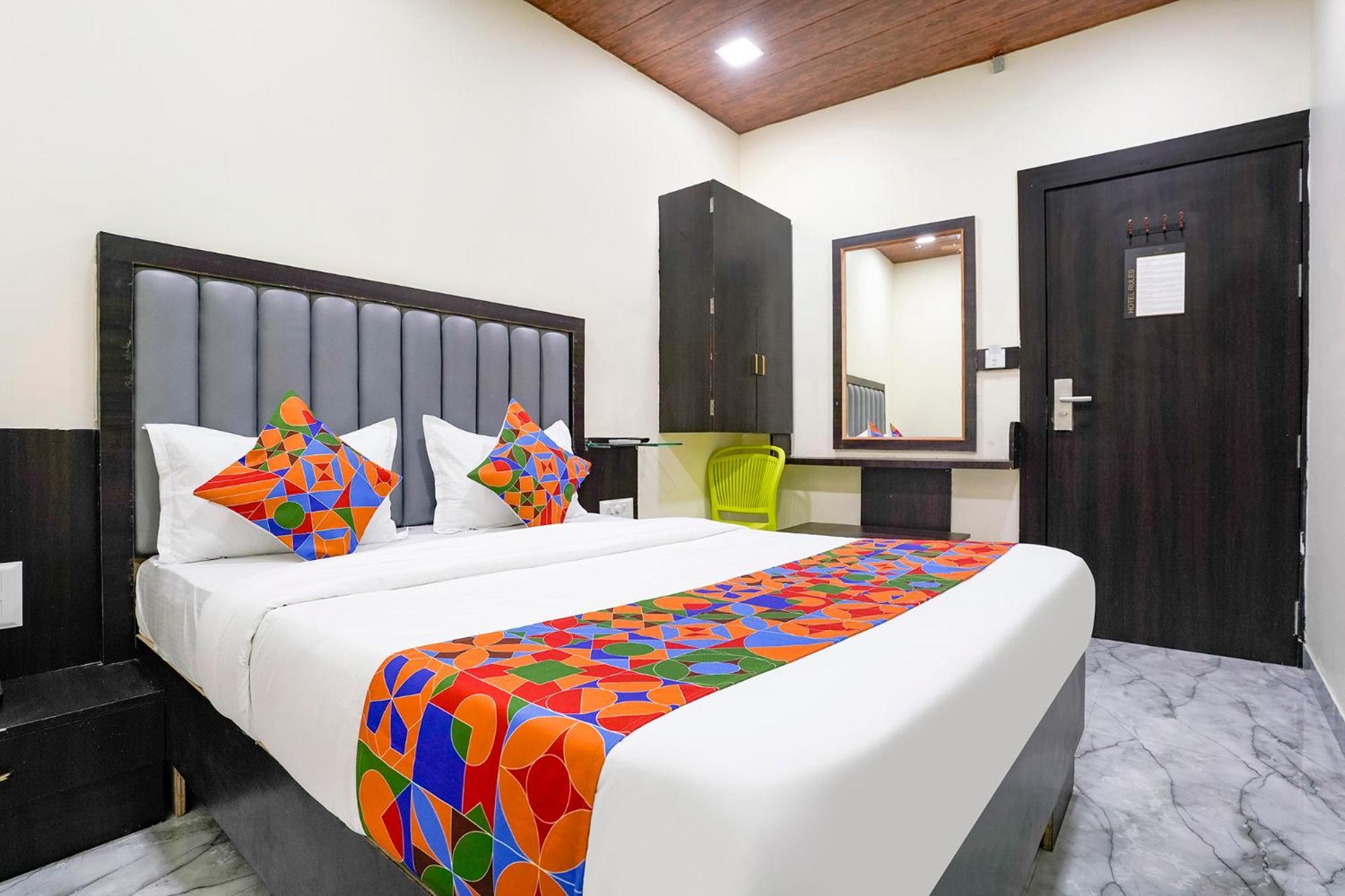 Fabexpress Gulshan Grand - Nr Gateway Of India