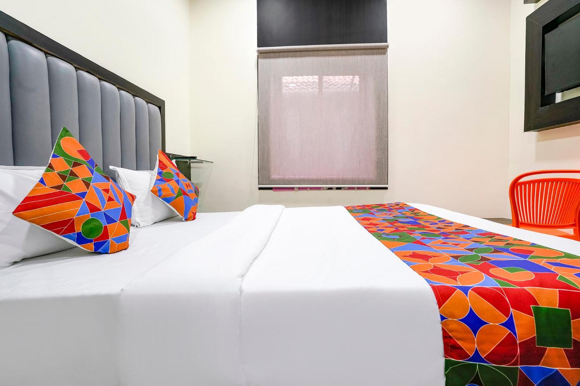 Fabexpress Gulshan Grand - Nr Gateway Of India Hotel
