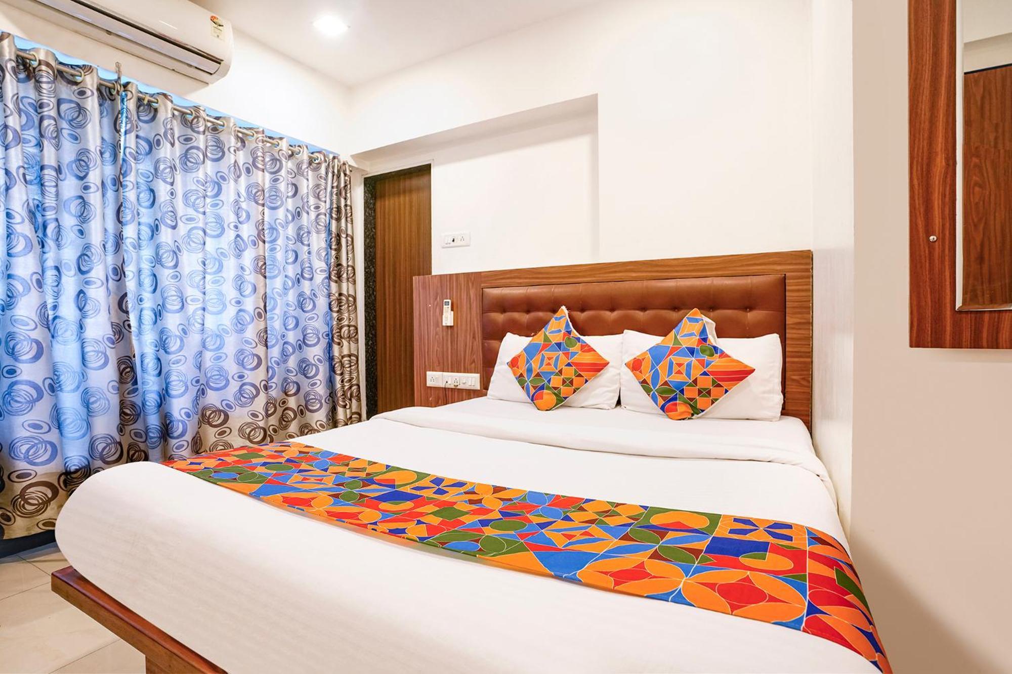 Hotel Fabhotel Shiv Leela Grand