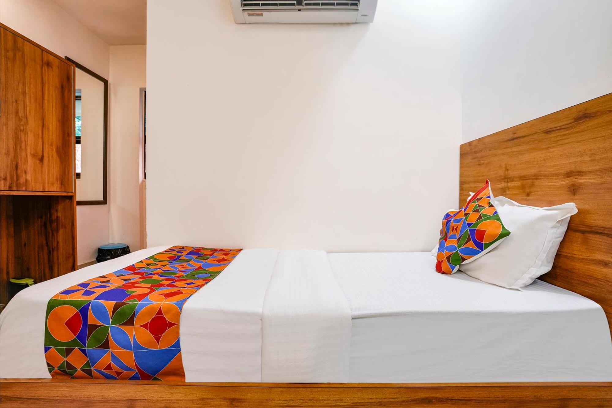 Fabhotel Shiv Leela Grand Hotel 3*