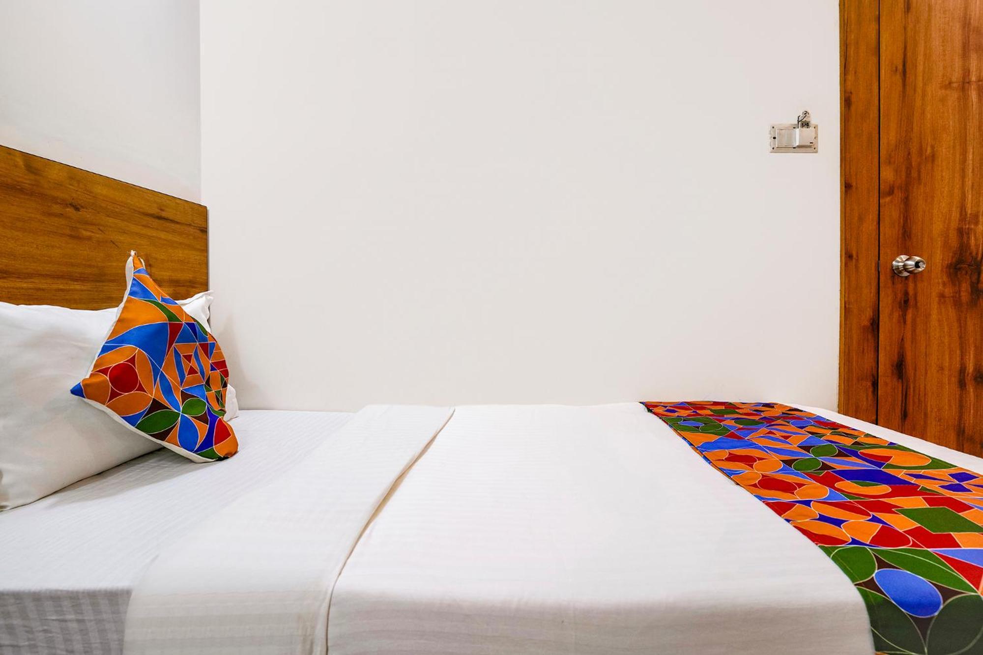 Hotel Fabhotel Shiv Leela Grand 3*
