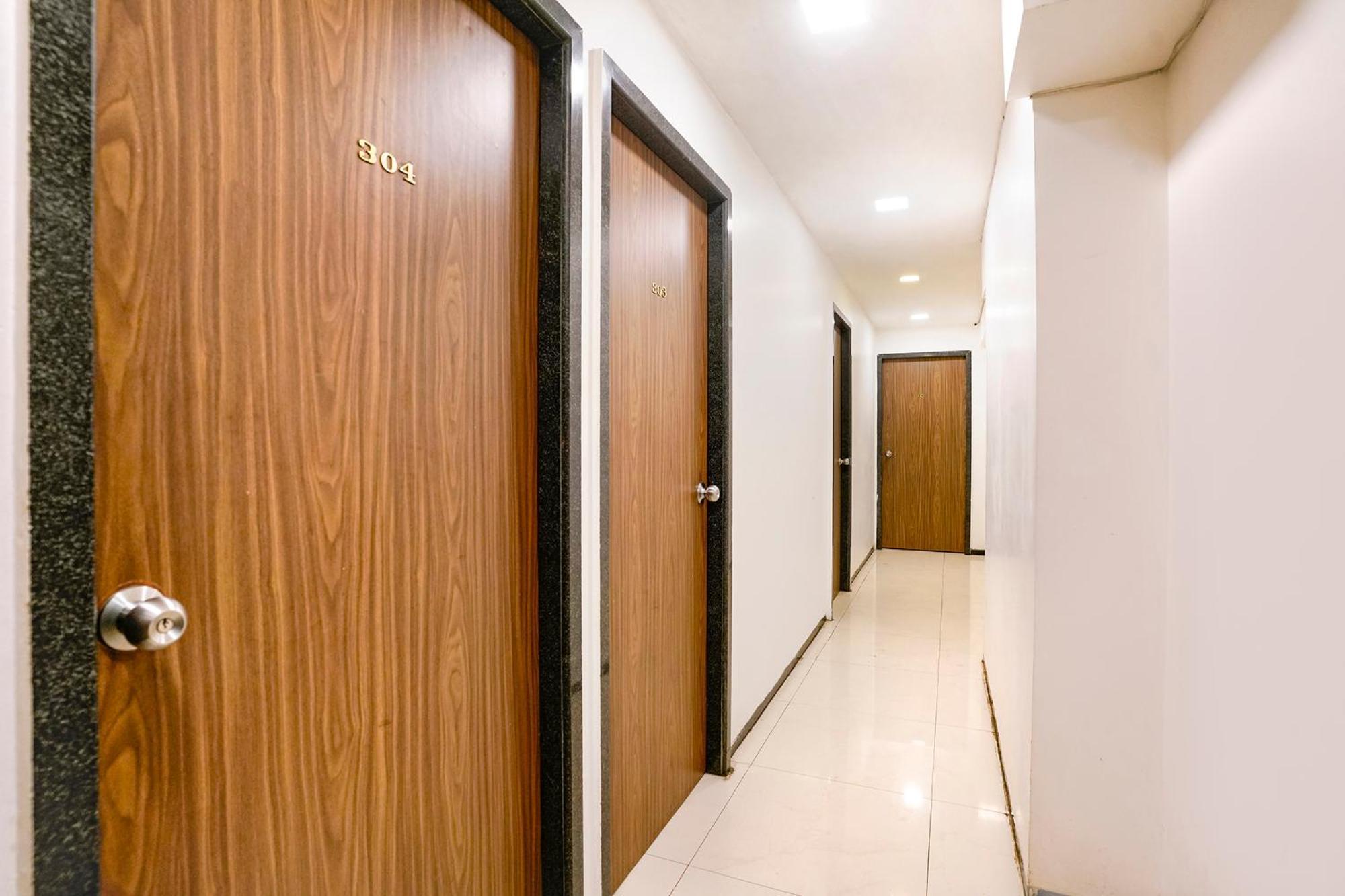 Hotel Fabhotel Shiv Leela Grand 3*
